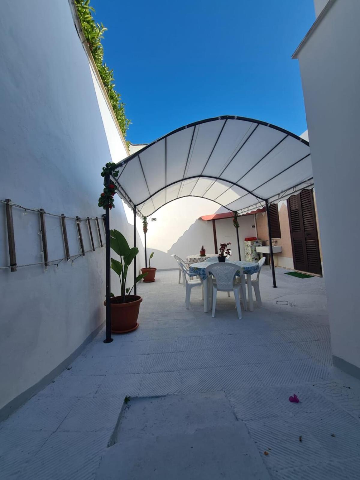 Double Room with Private Bathroom - Photo 15