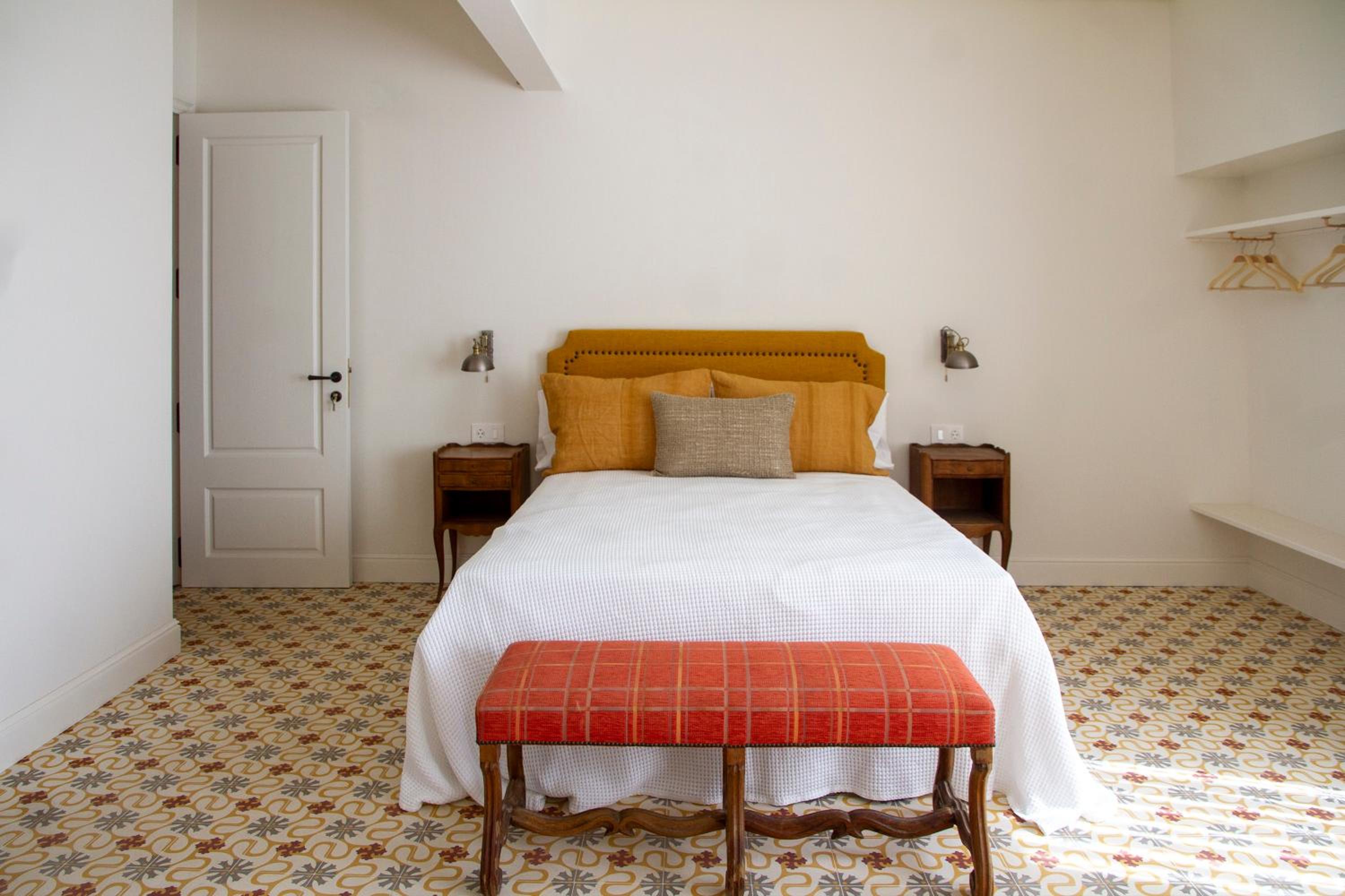 Double Room with Private Bathroom - Photo 9