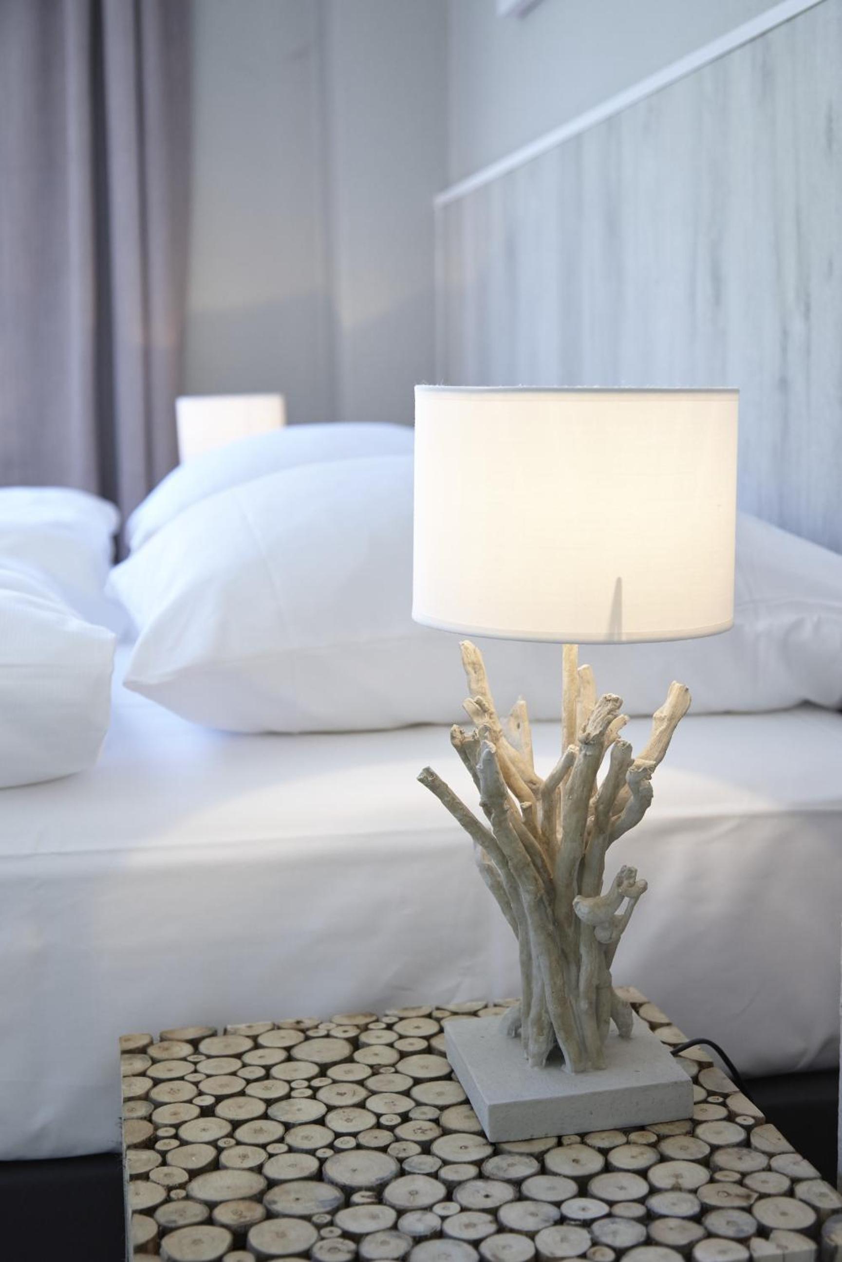 Single Room thumbnail 5