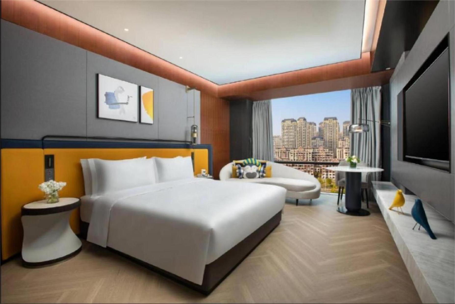 Standard King Room with City View - Photo 1