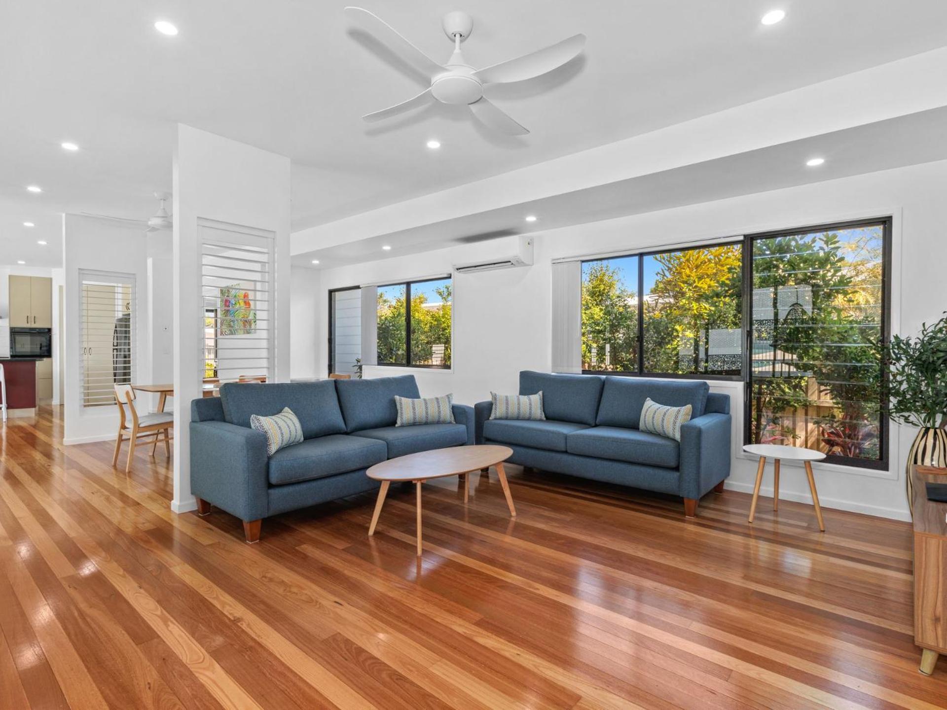 Five-Bedroom House photo 1