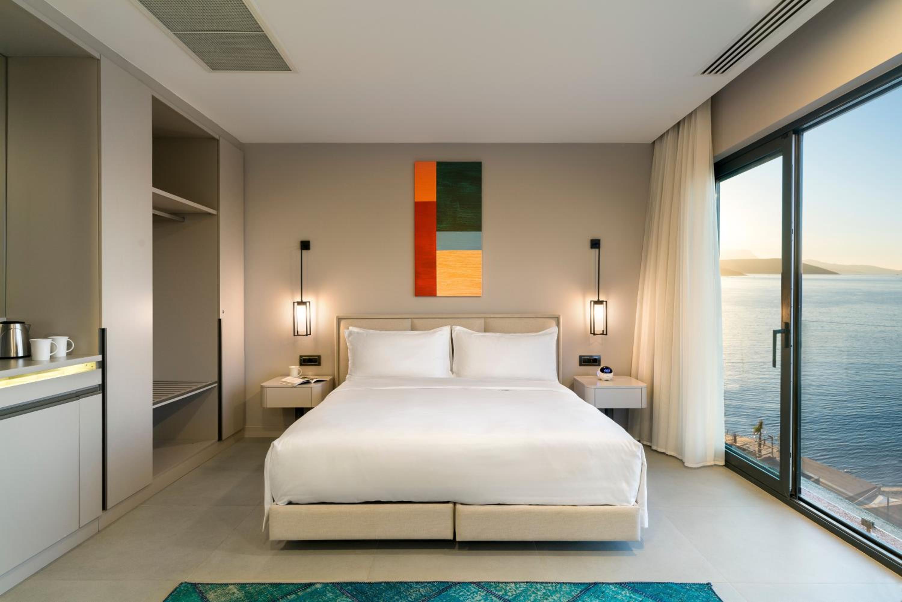 Deluxe Room with Sea view and Balcony