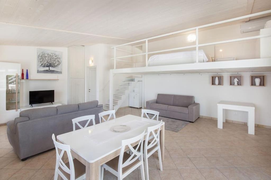 One-Bedroom House photo 1