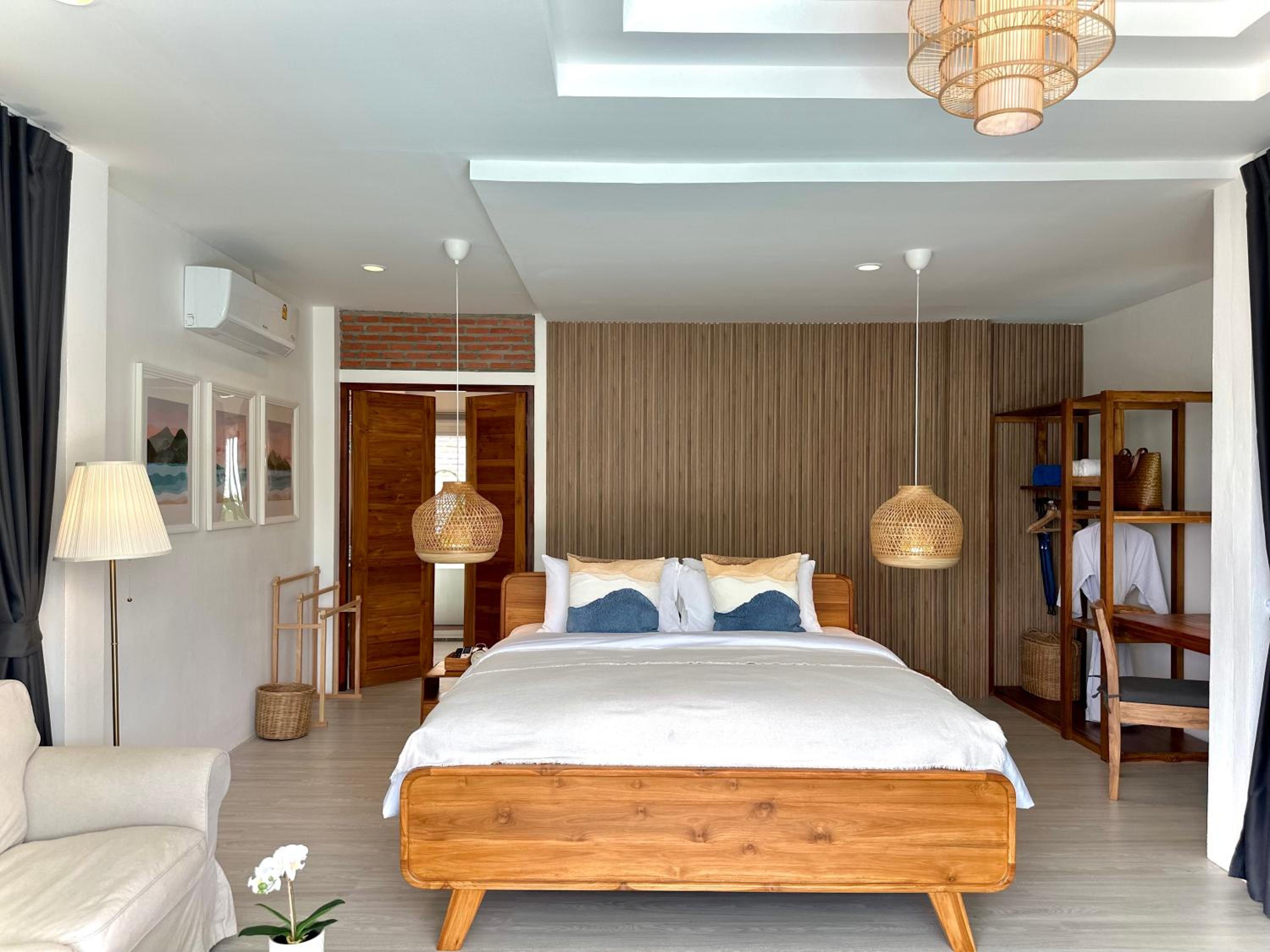 Villa with Private Pool - Photo 9