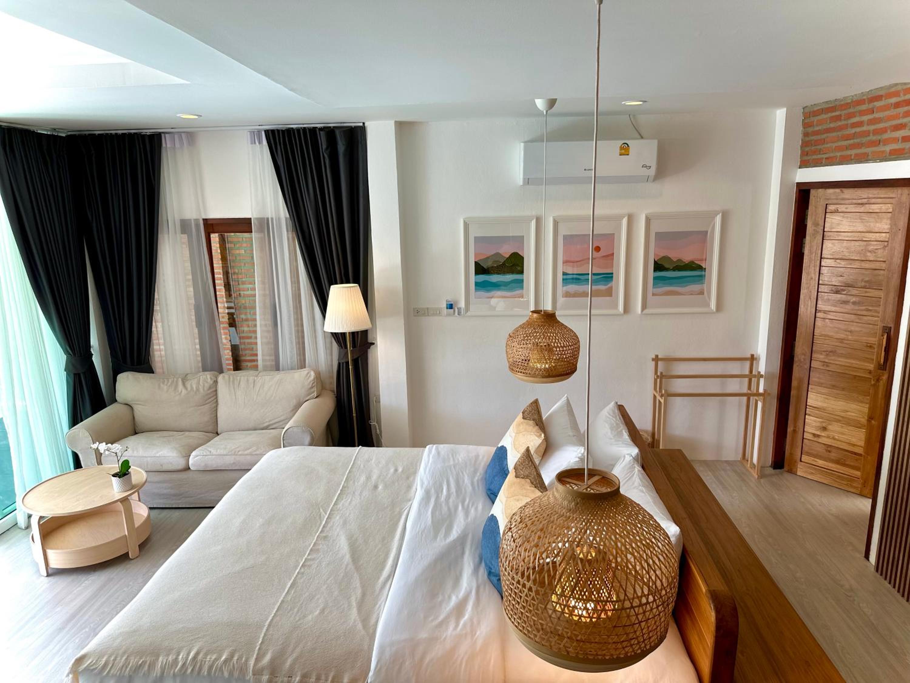 Villa with Private Pool - Photo 6