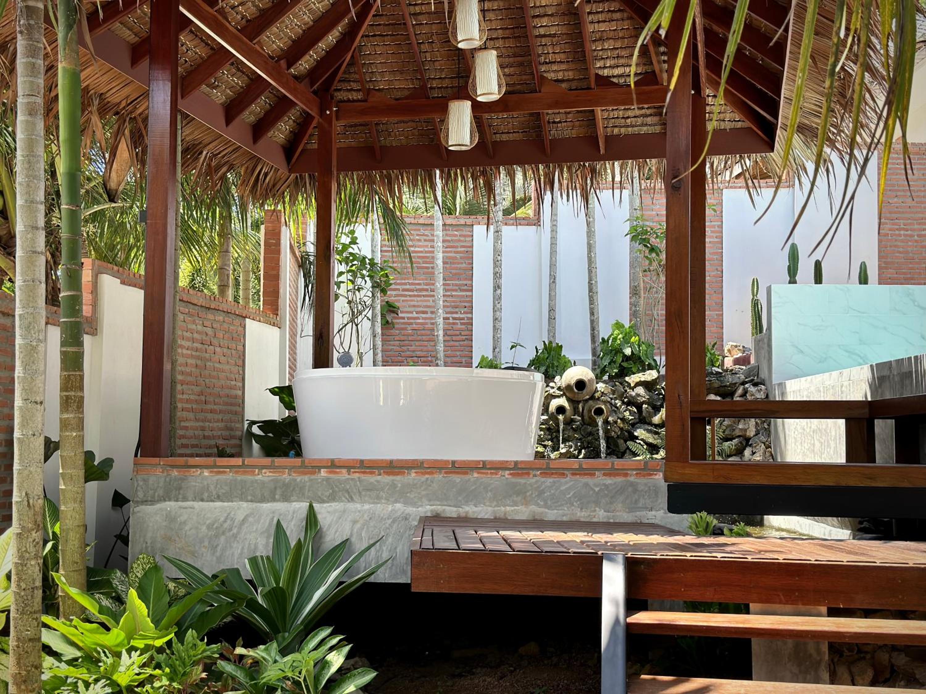Villa with Private Pool - Photo 25