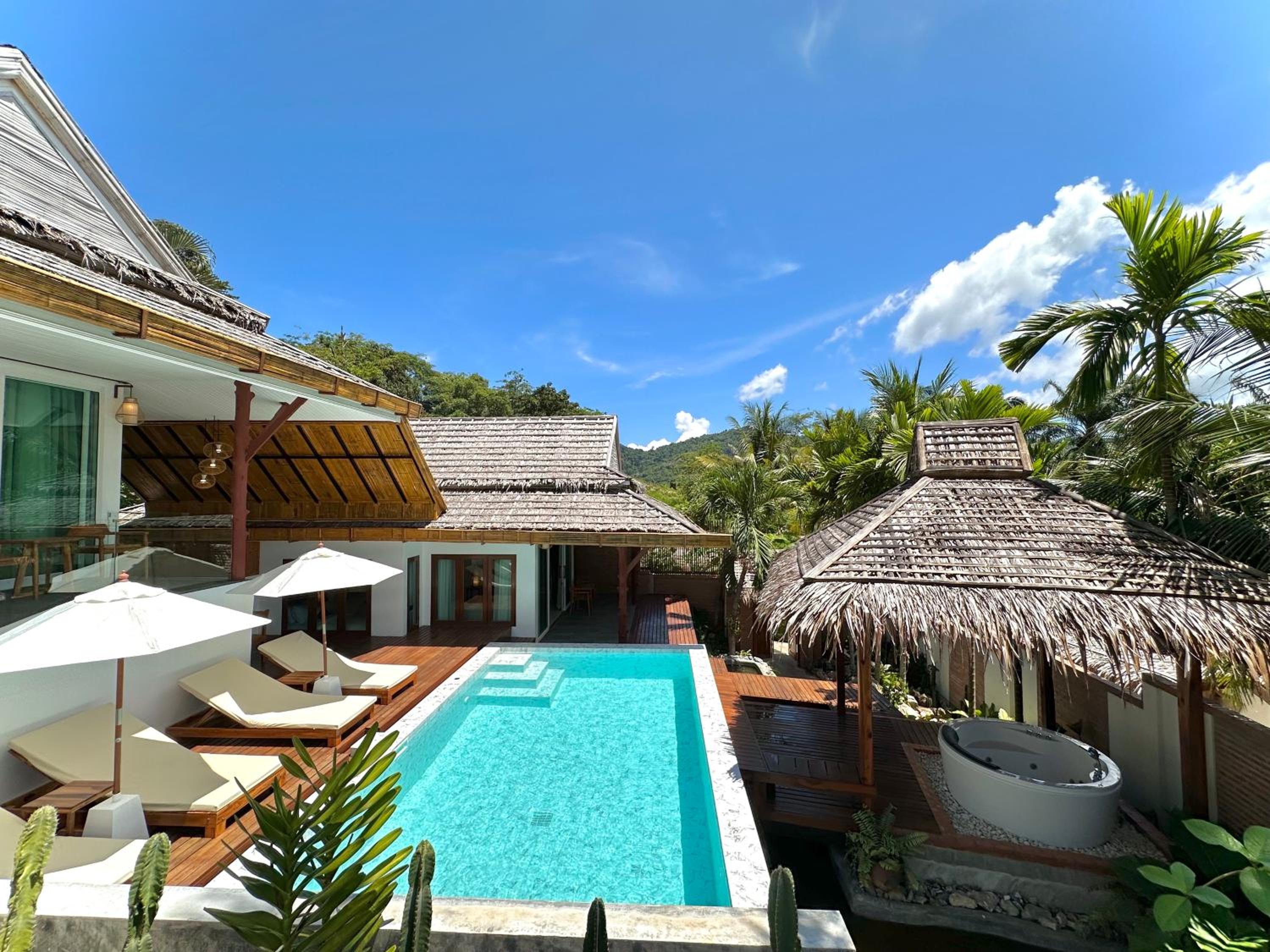 Villa with Private Pool - Photo 44