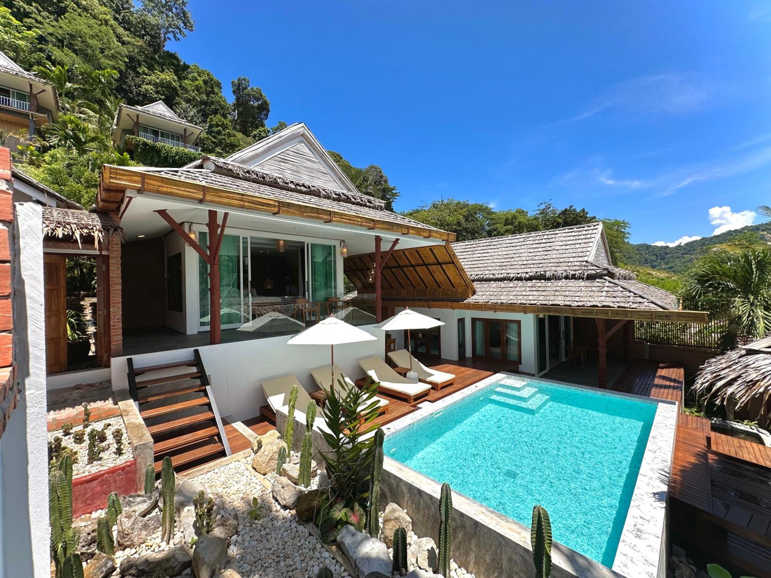 Villa with Private Pool - Photo 43