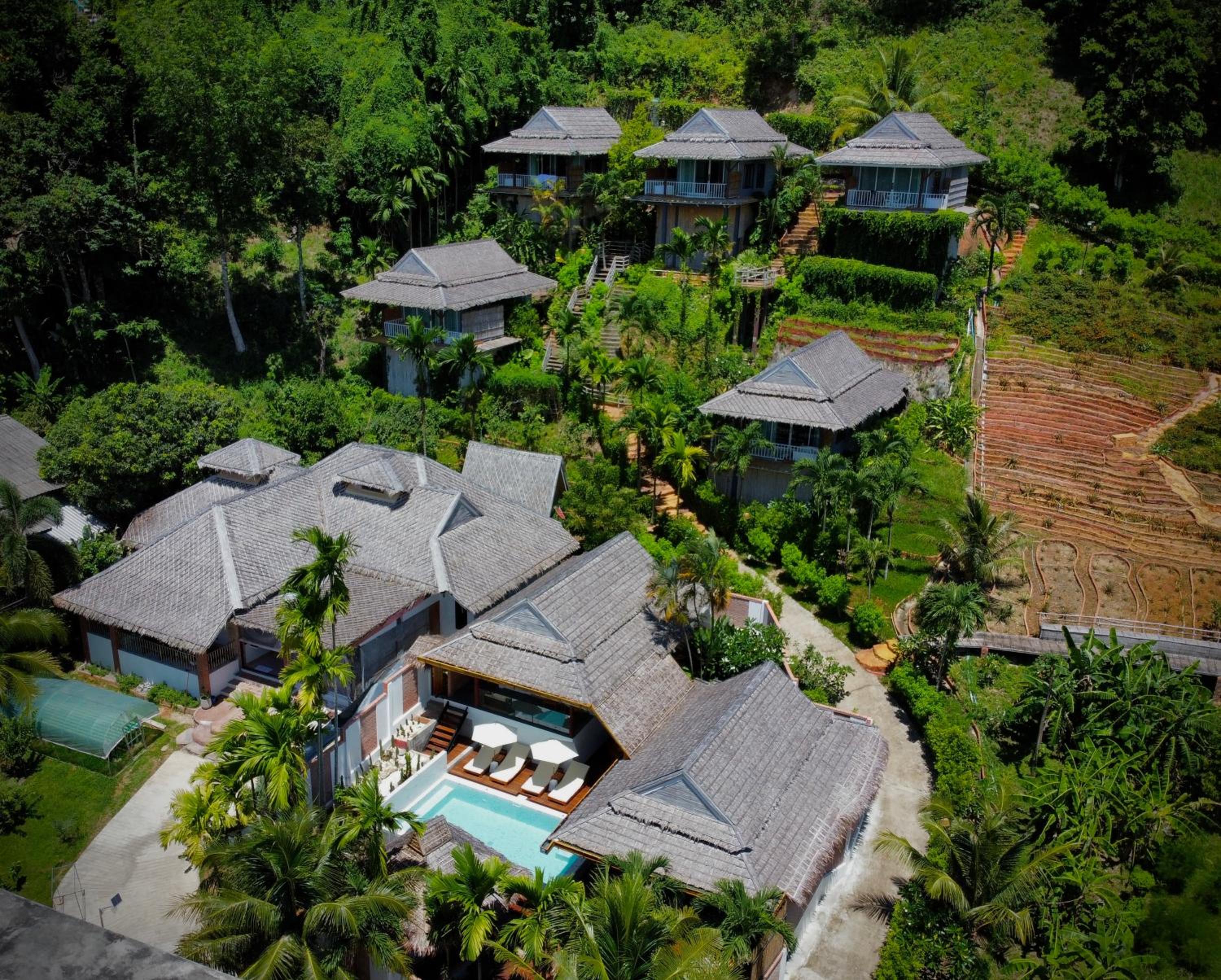 Villa with Private Pool - Photo 11