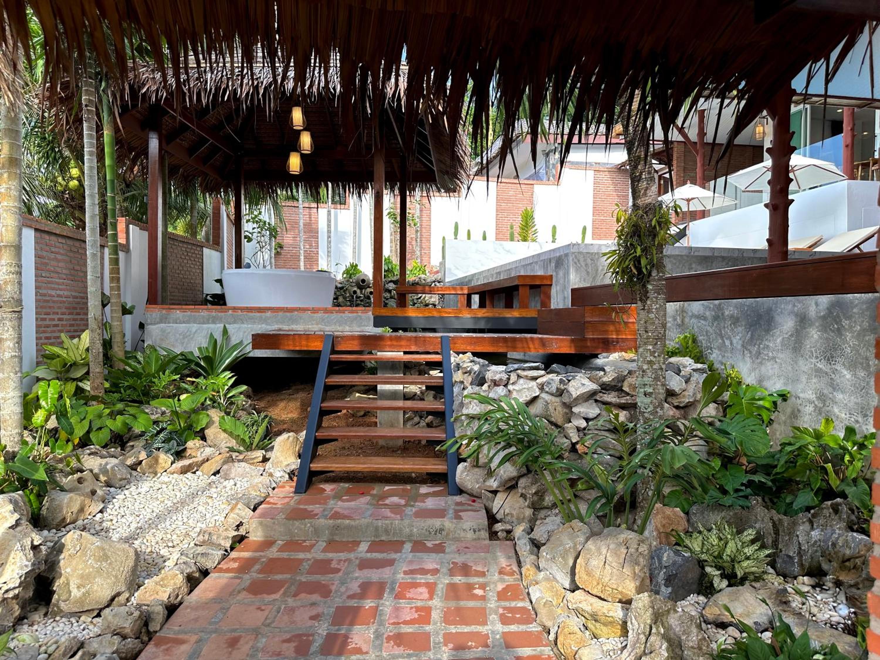 Villa with Private Pool - Photo 26