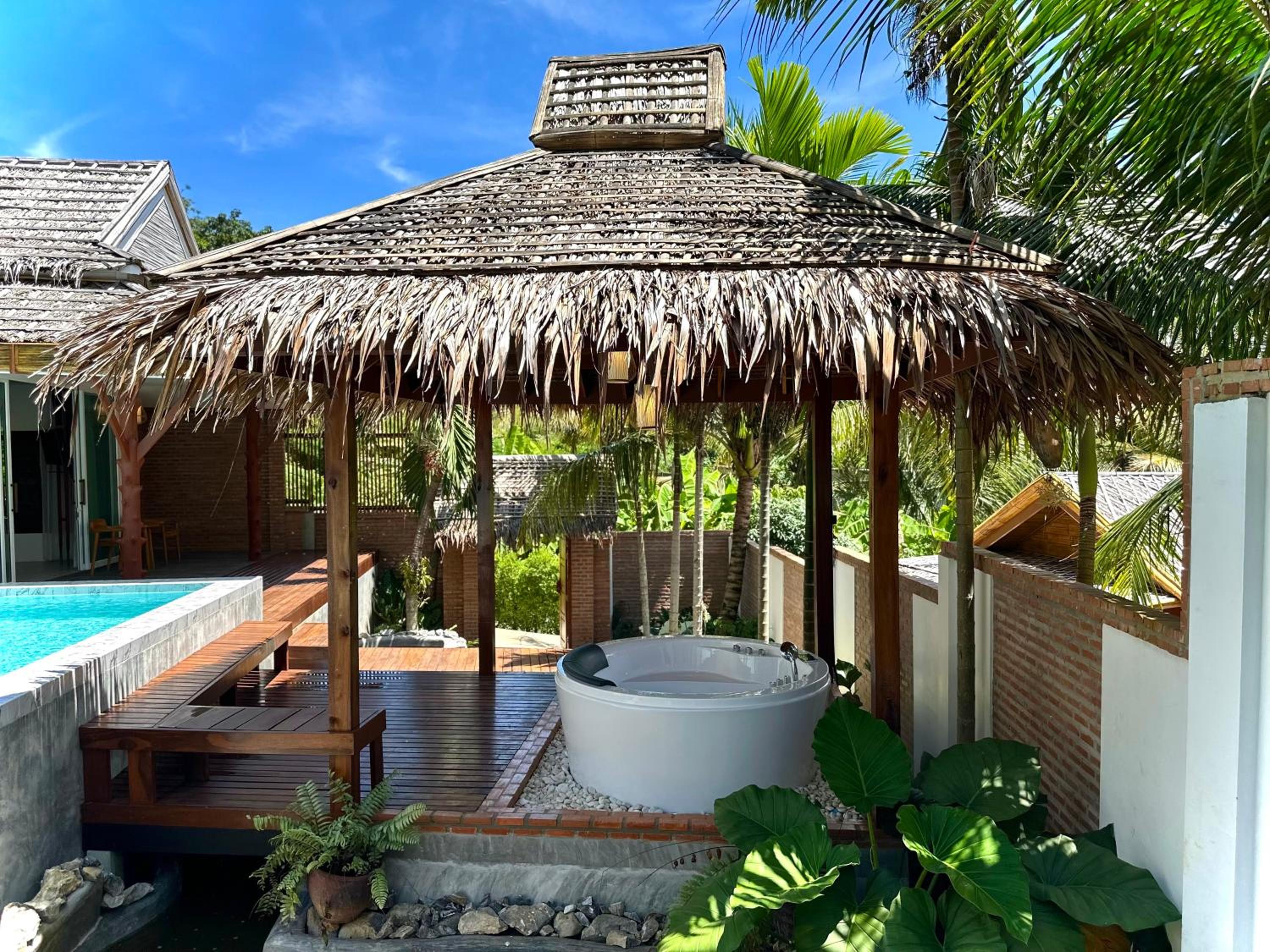 Villa with Private Pool - Photo 71