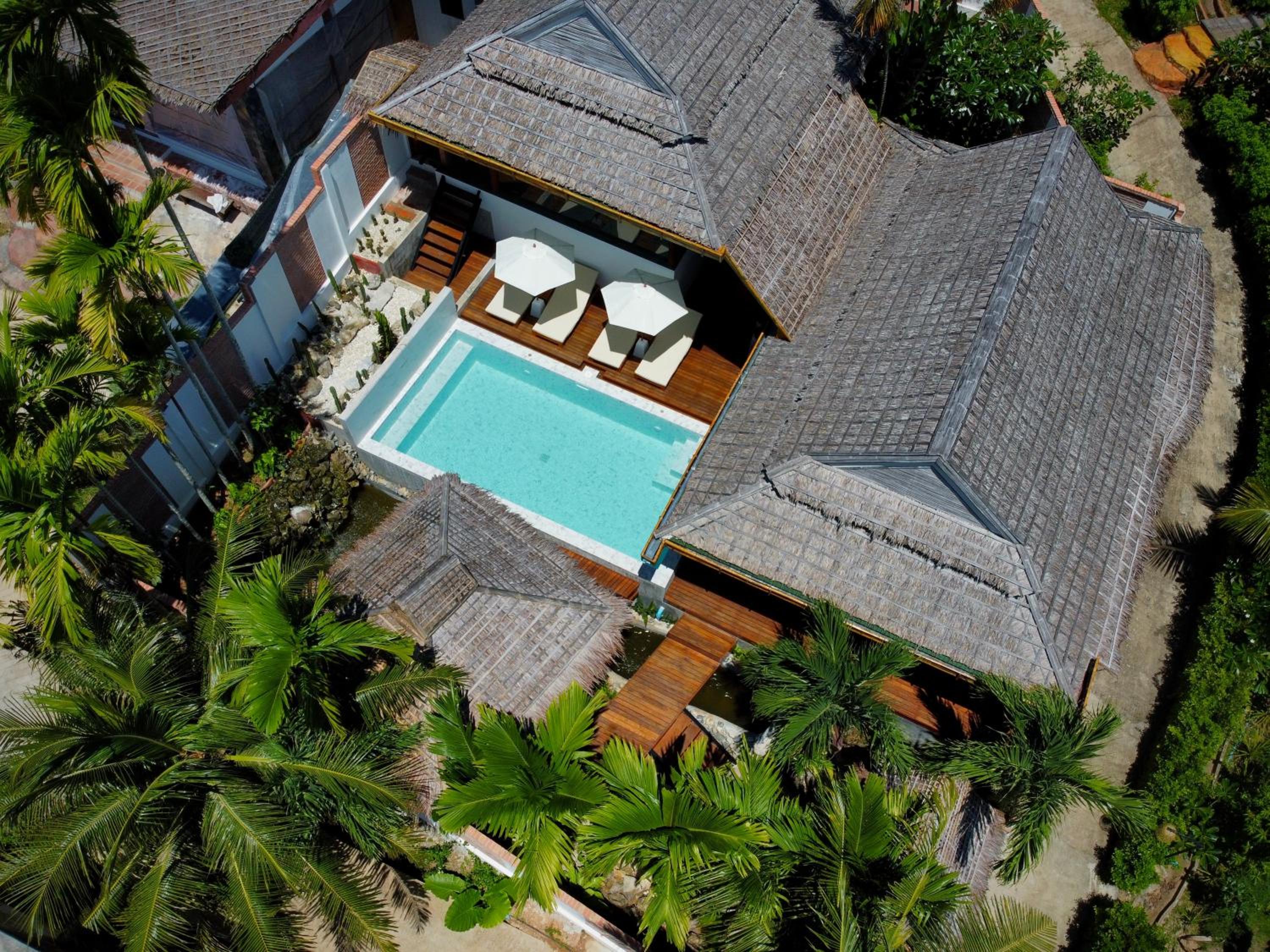Villa with Private Pool - Photo 17