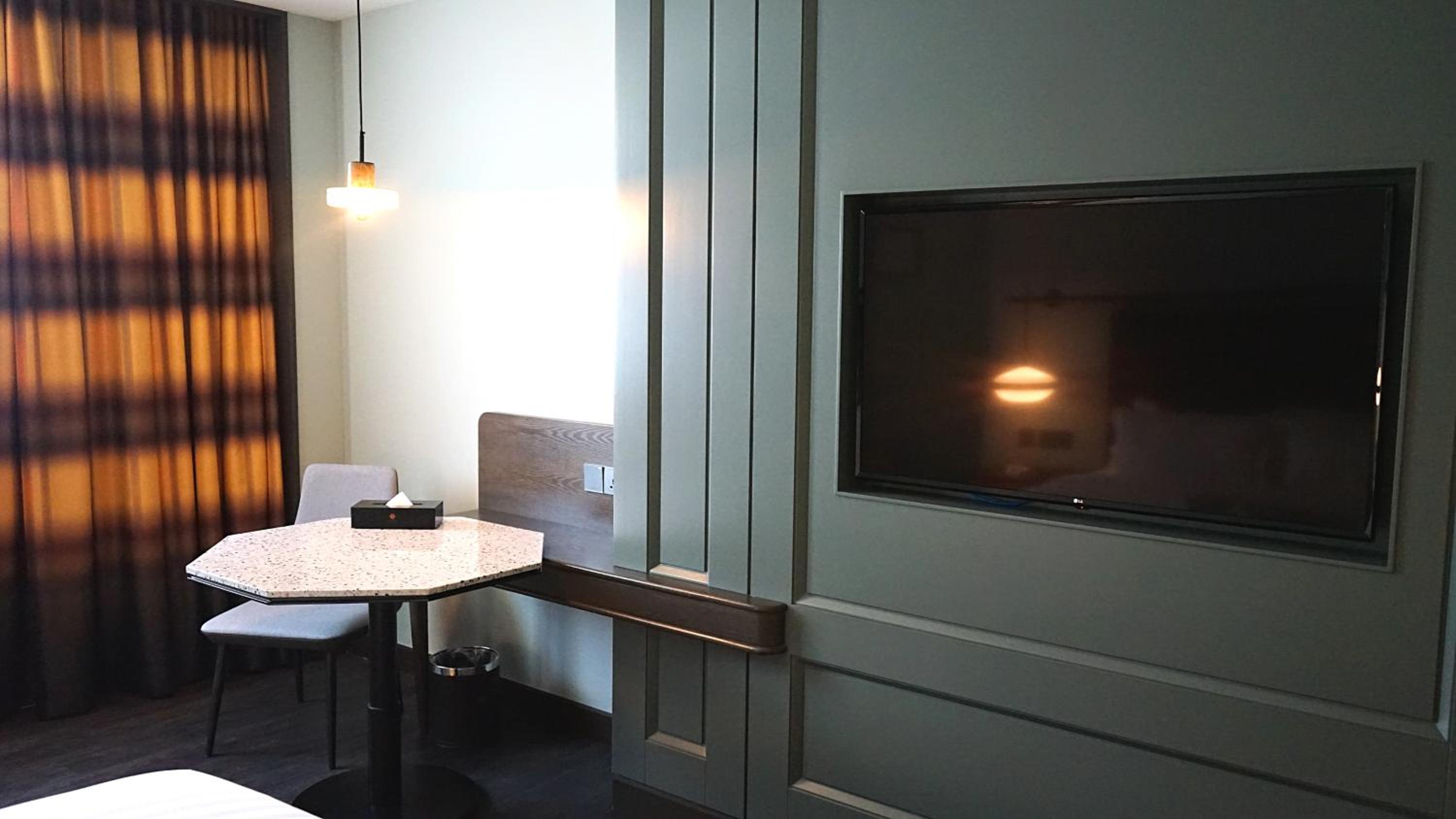 Executive Deluxe King Room - Photo 5