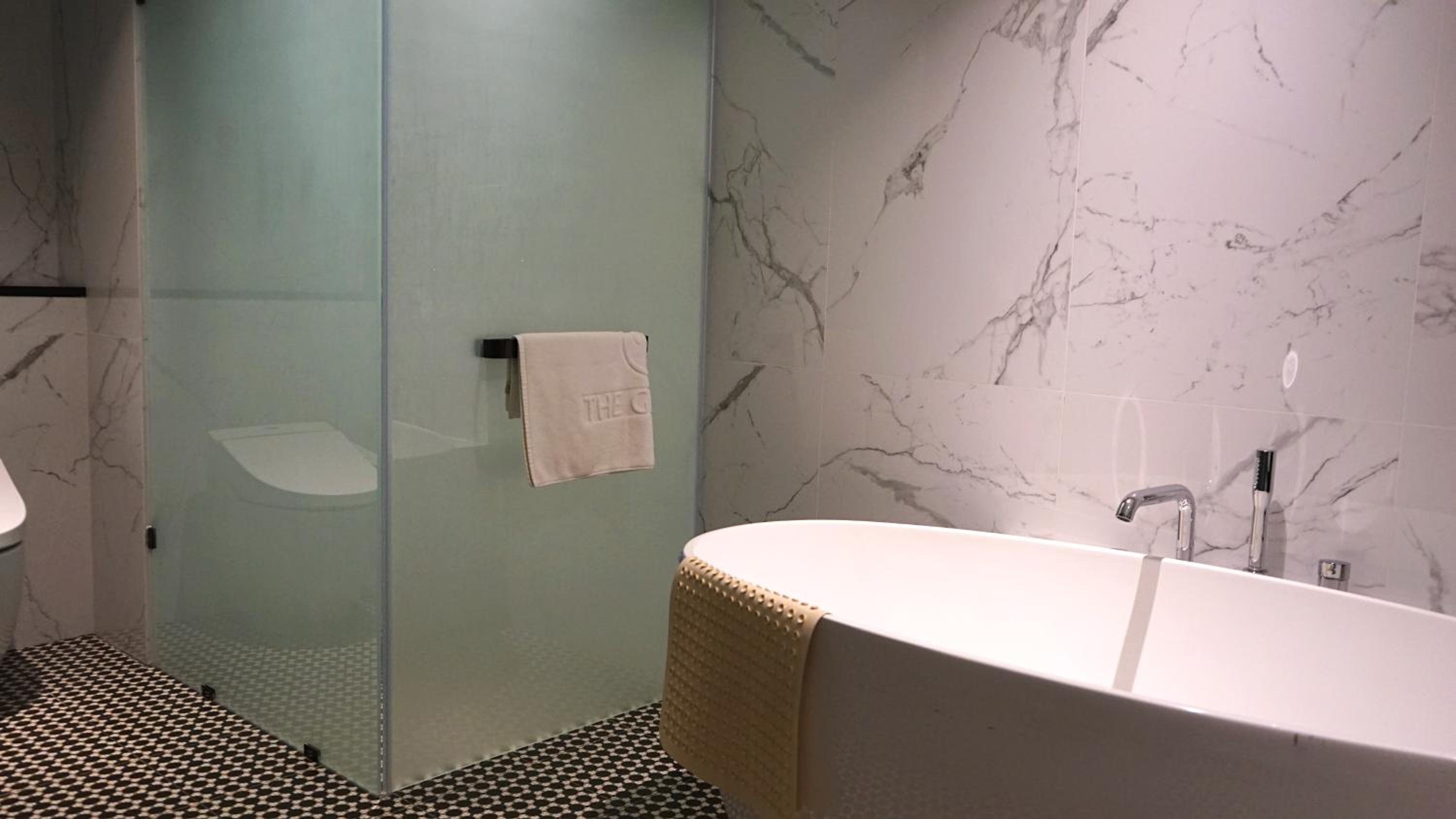 Executive Deluxe King Room - Photo 3