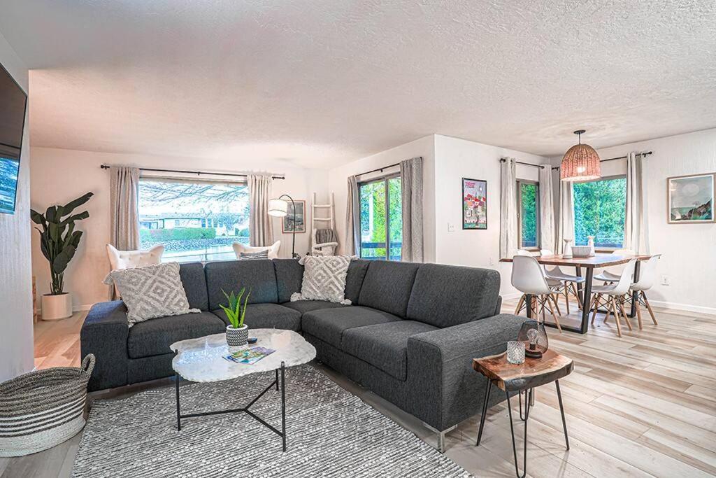 Family Room photo 1