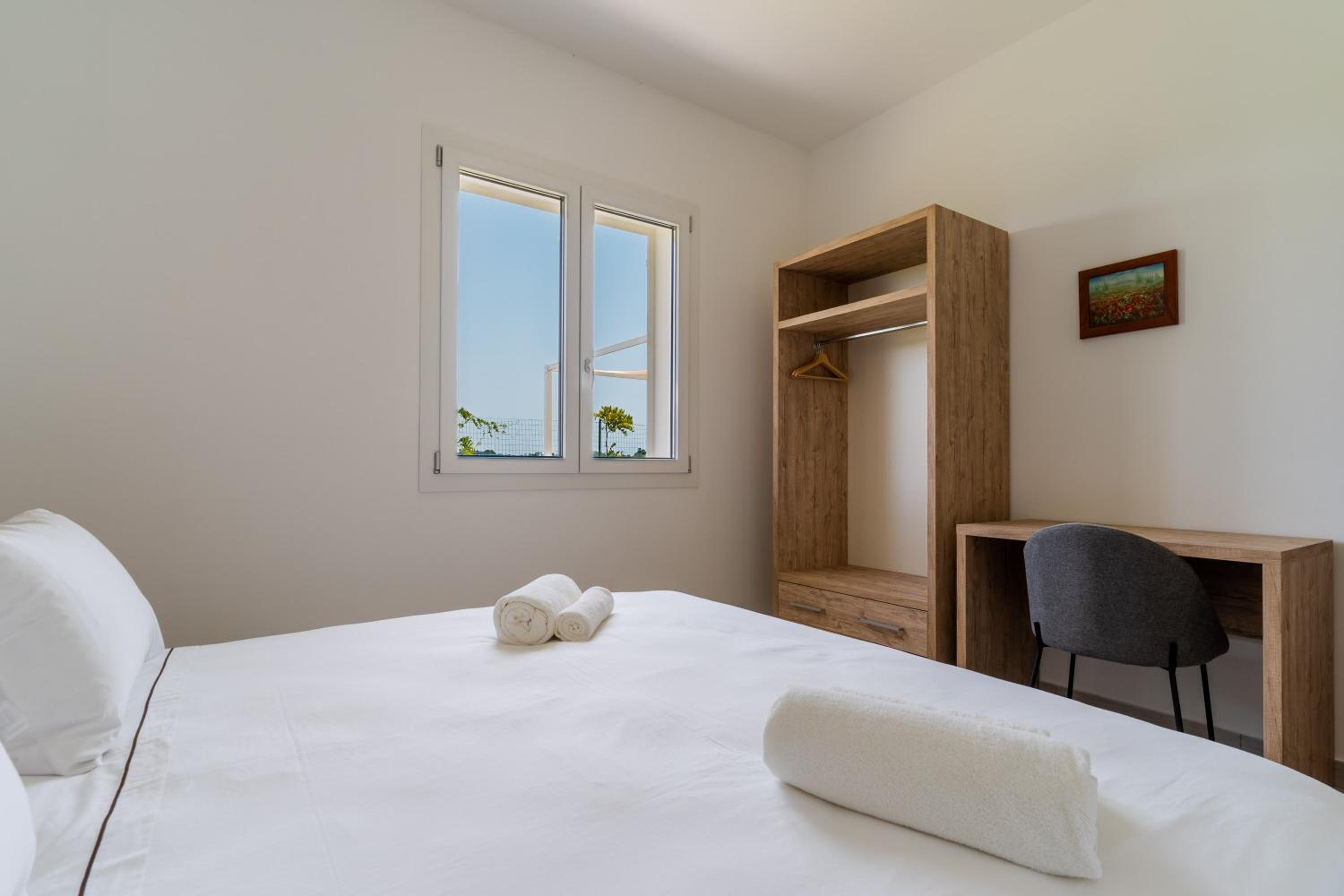 Two-Bedroom Deluxe Apartment with Garden View photo 3