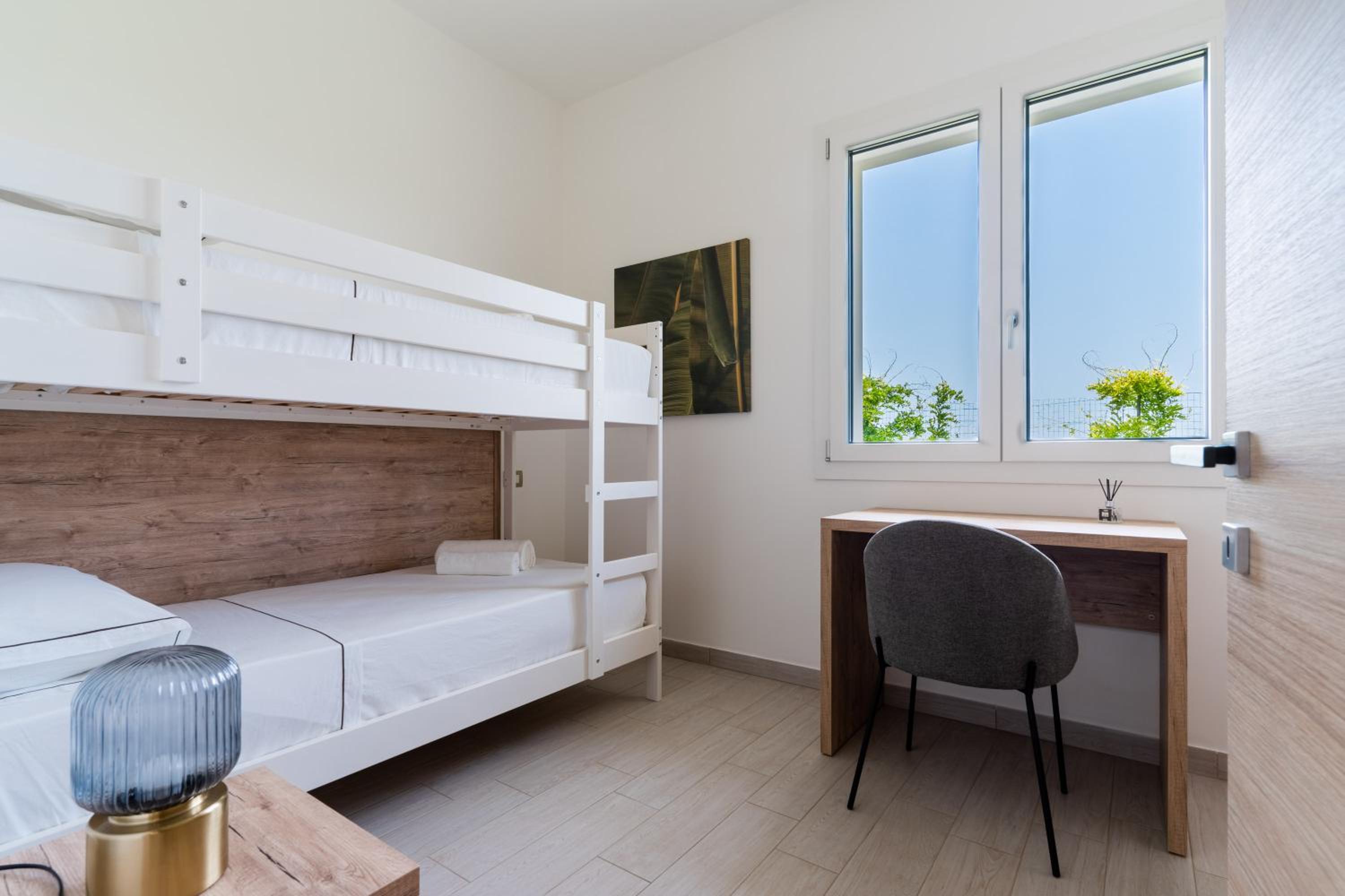 Two-Bedroom Deluxe Apartment with Garden View photo 2