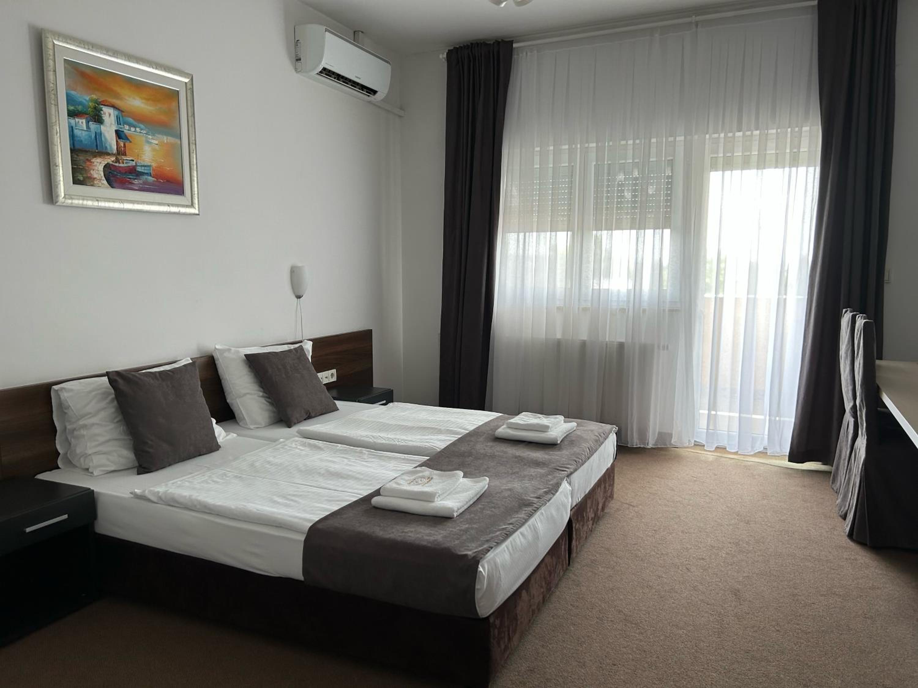 Double or Twin Room photo 3