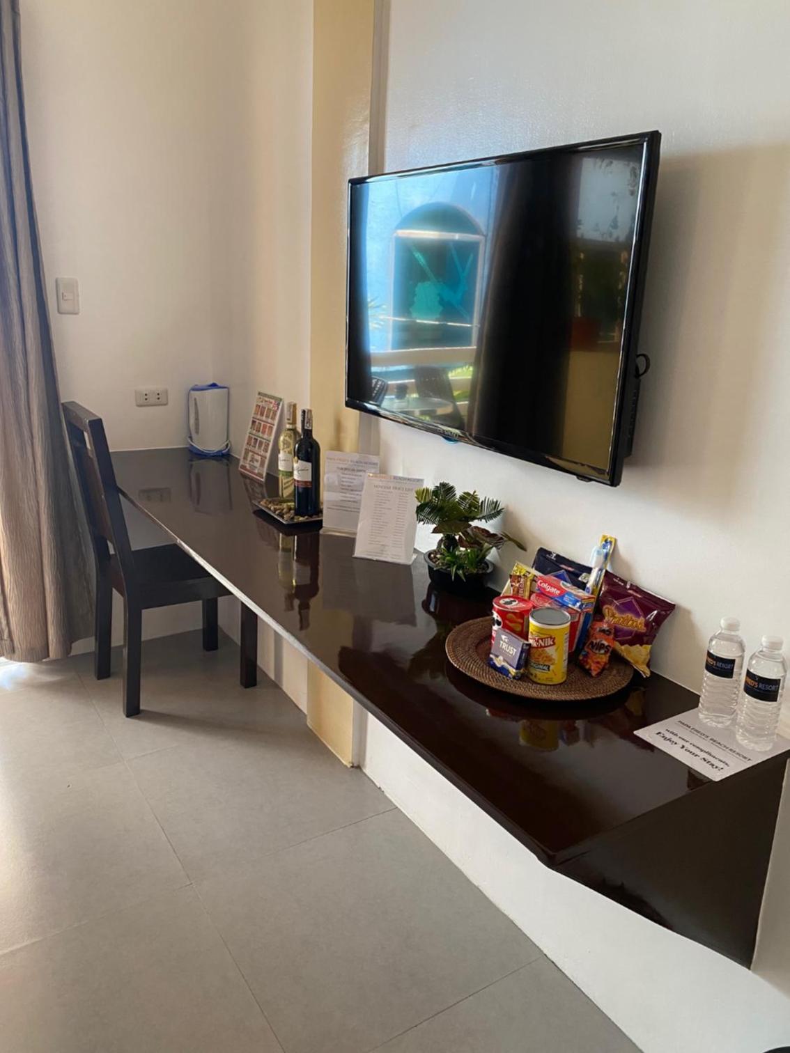 Deluxe Double Room with Balcony - Photo 9