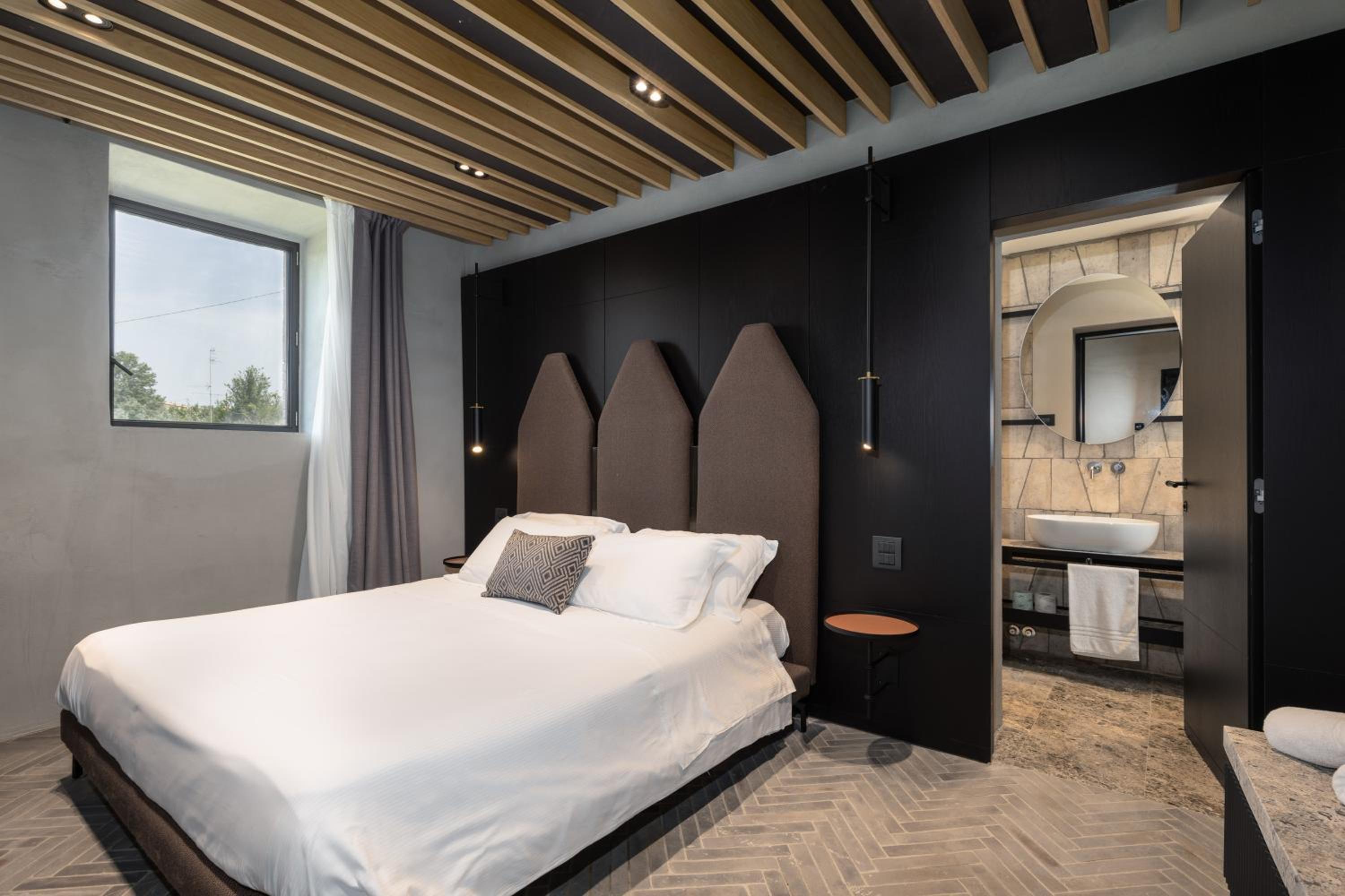 Two-Bedroom Deluxe Apartment with Garden View