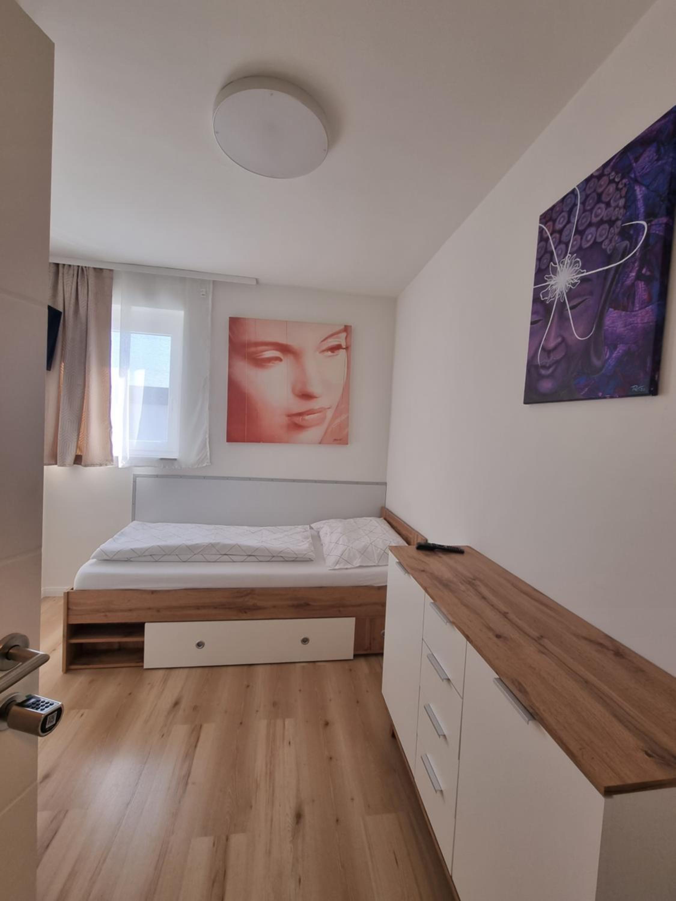 Single Room with Shared Bathroom photo 1