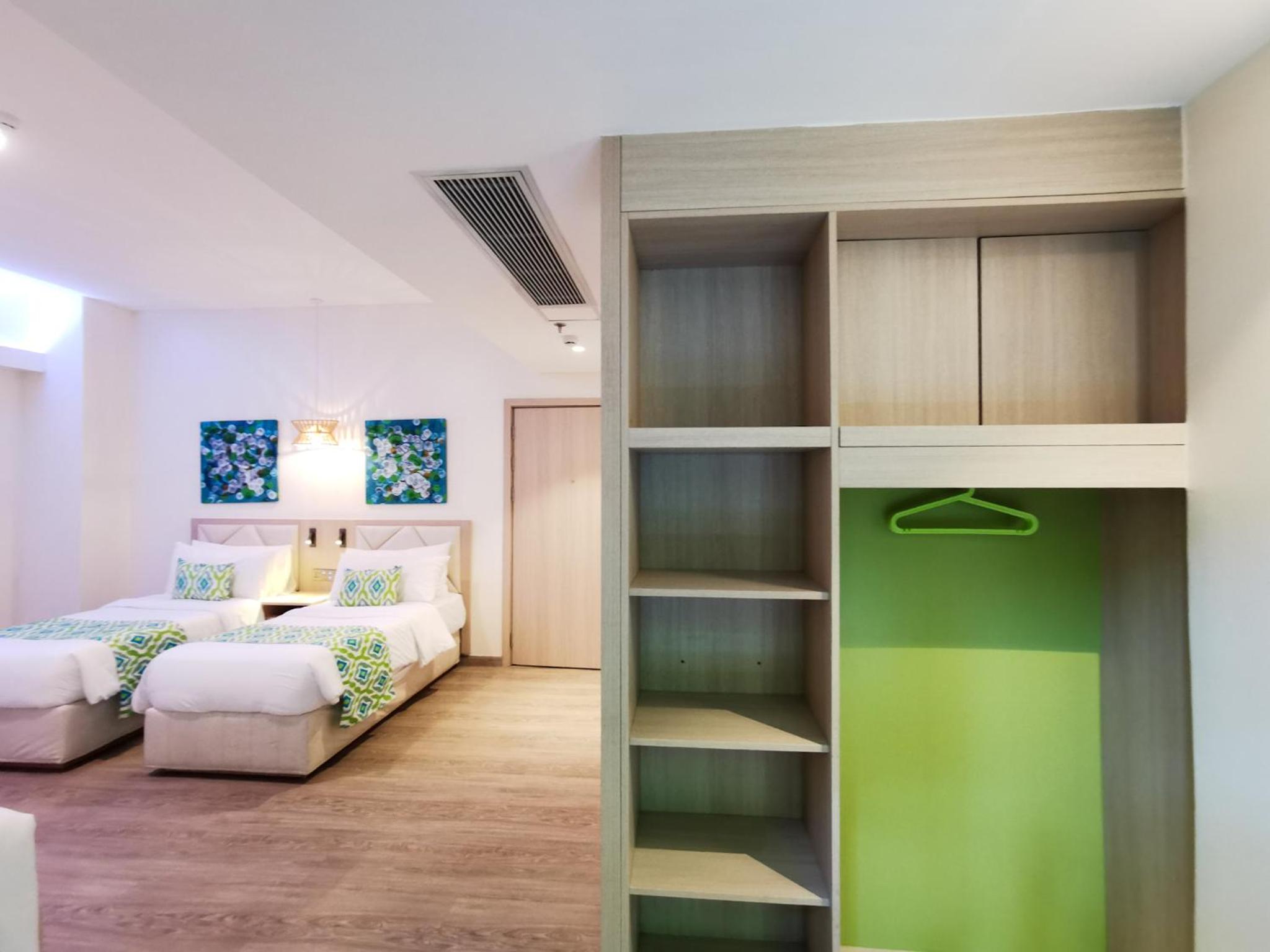 Family Room - Photo 2