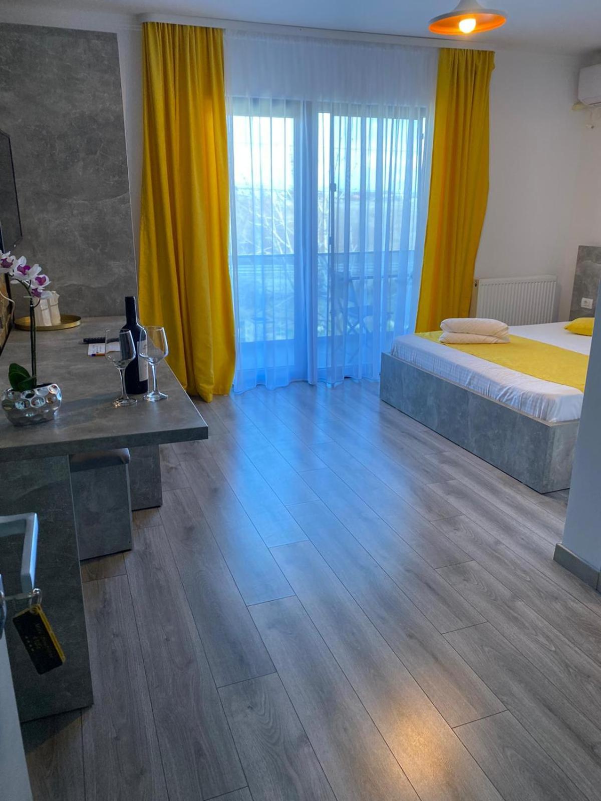Double Room with Terrace - Photo 9