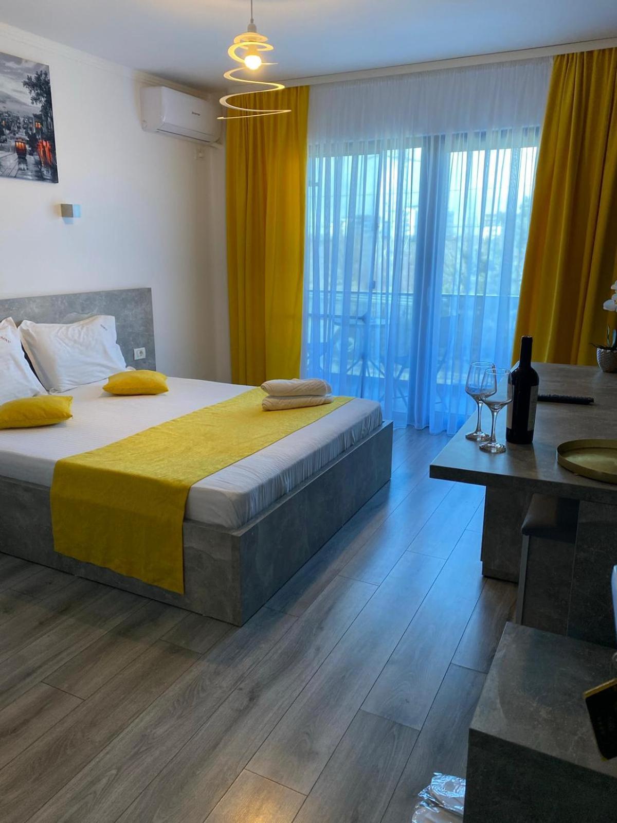 Double Room with Terrace - Photo 3