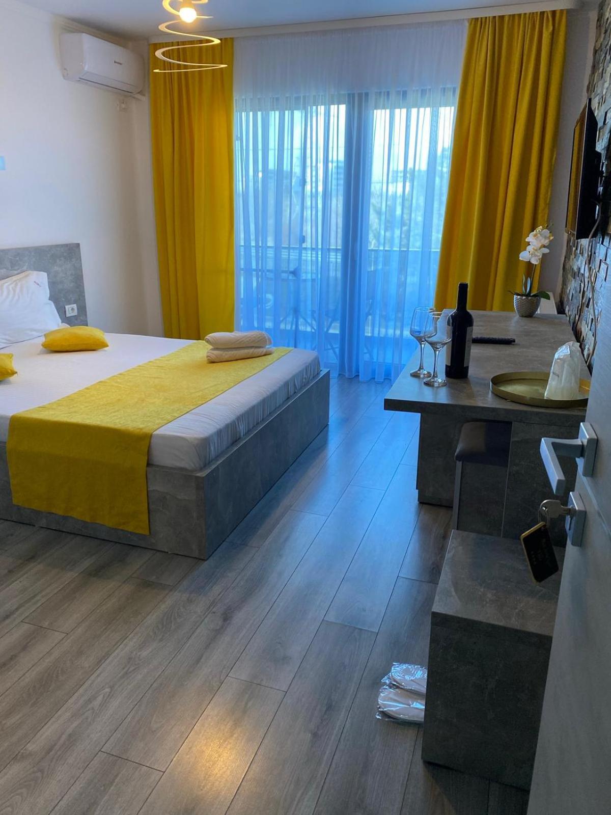Double Room with Terrace - Photo 13