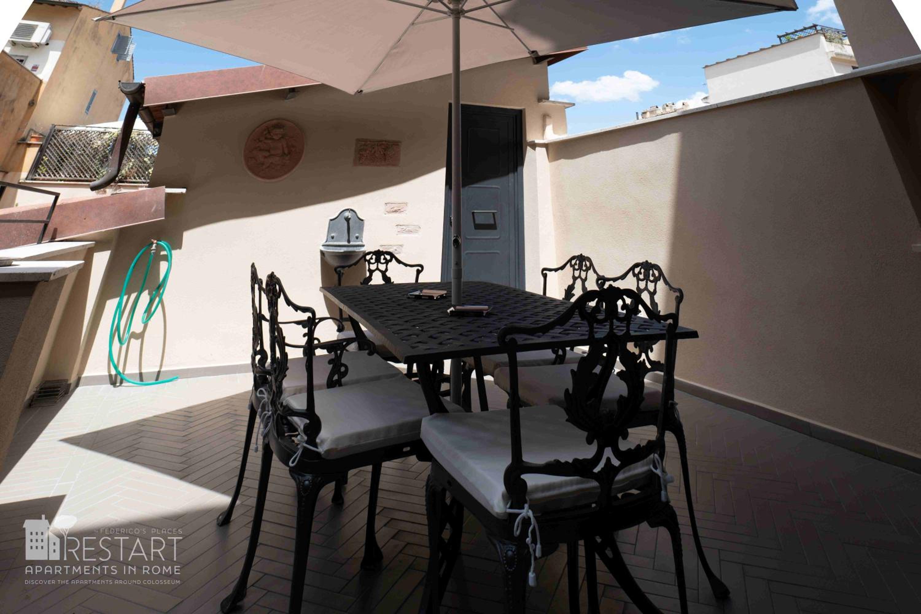 Colosseum Three-Bedroom Apartment with Terrace photo 3