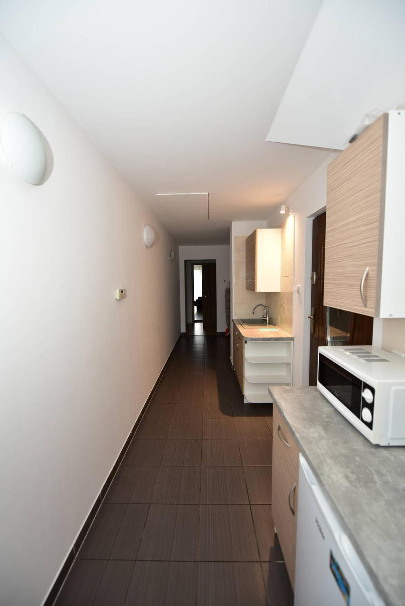 Quadruple Room with Private Bathroom - Photo 15