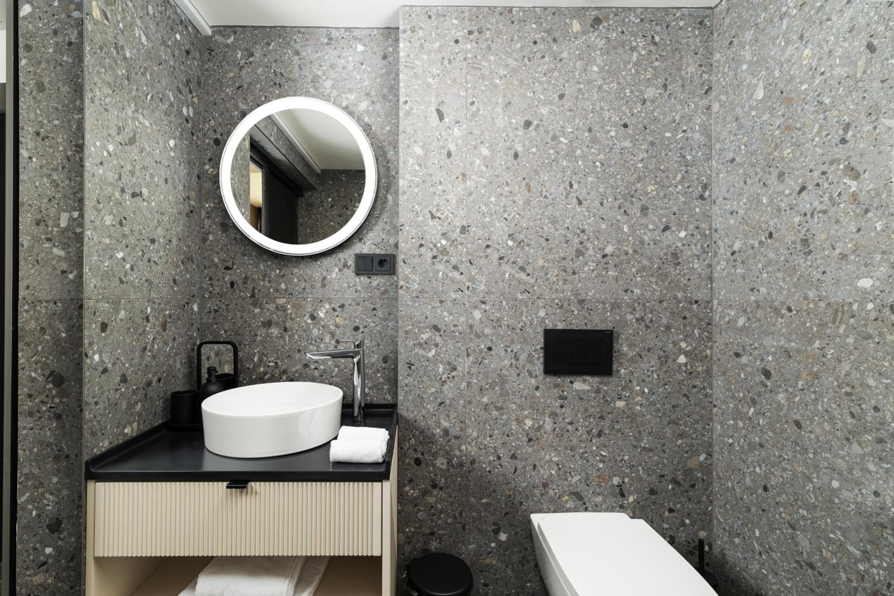 Double or Twin Room - Photo 9