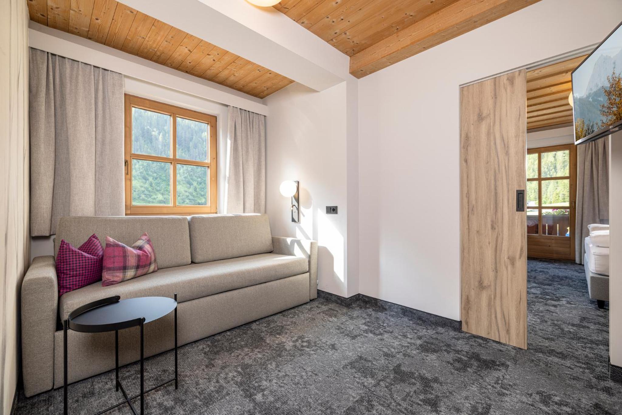 Junior Suite with Balcony photo 2