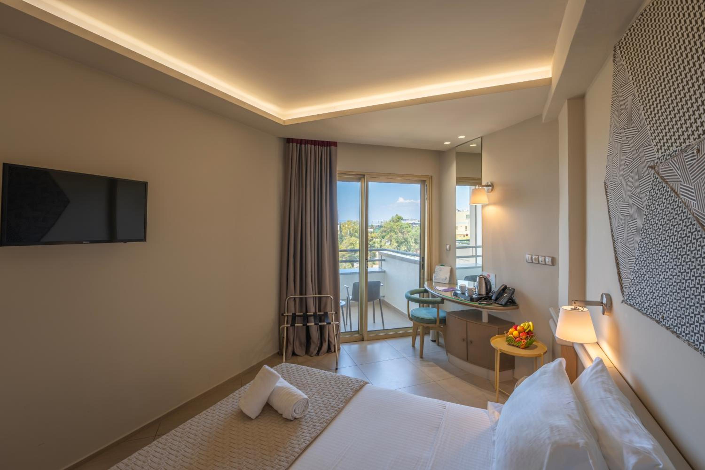 Interconnecting Double or Twin Rooms with Side Sea View