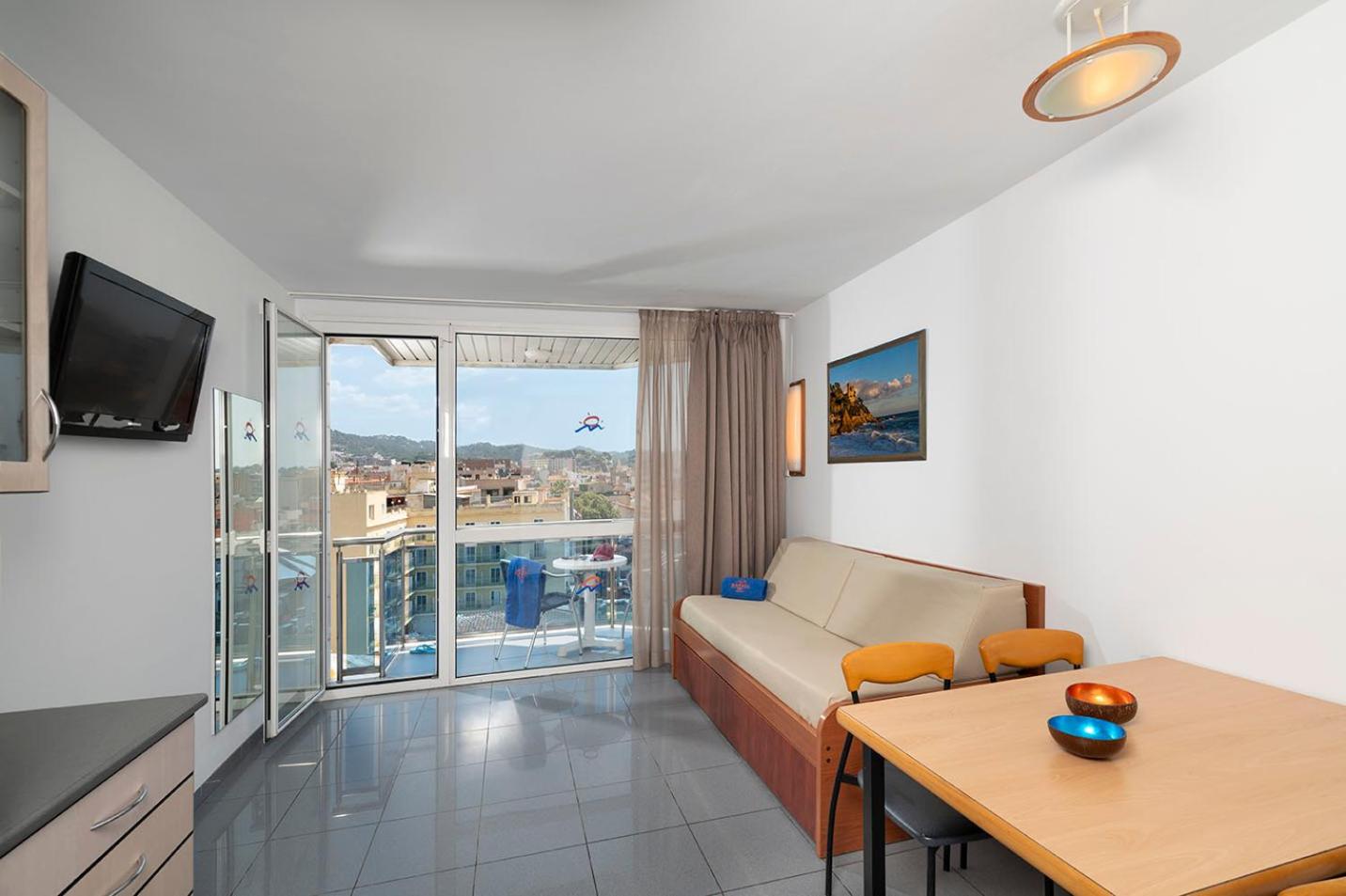 One-Bedroom Apartment - Photo 4