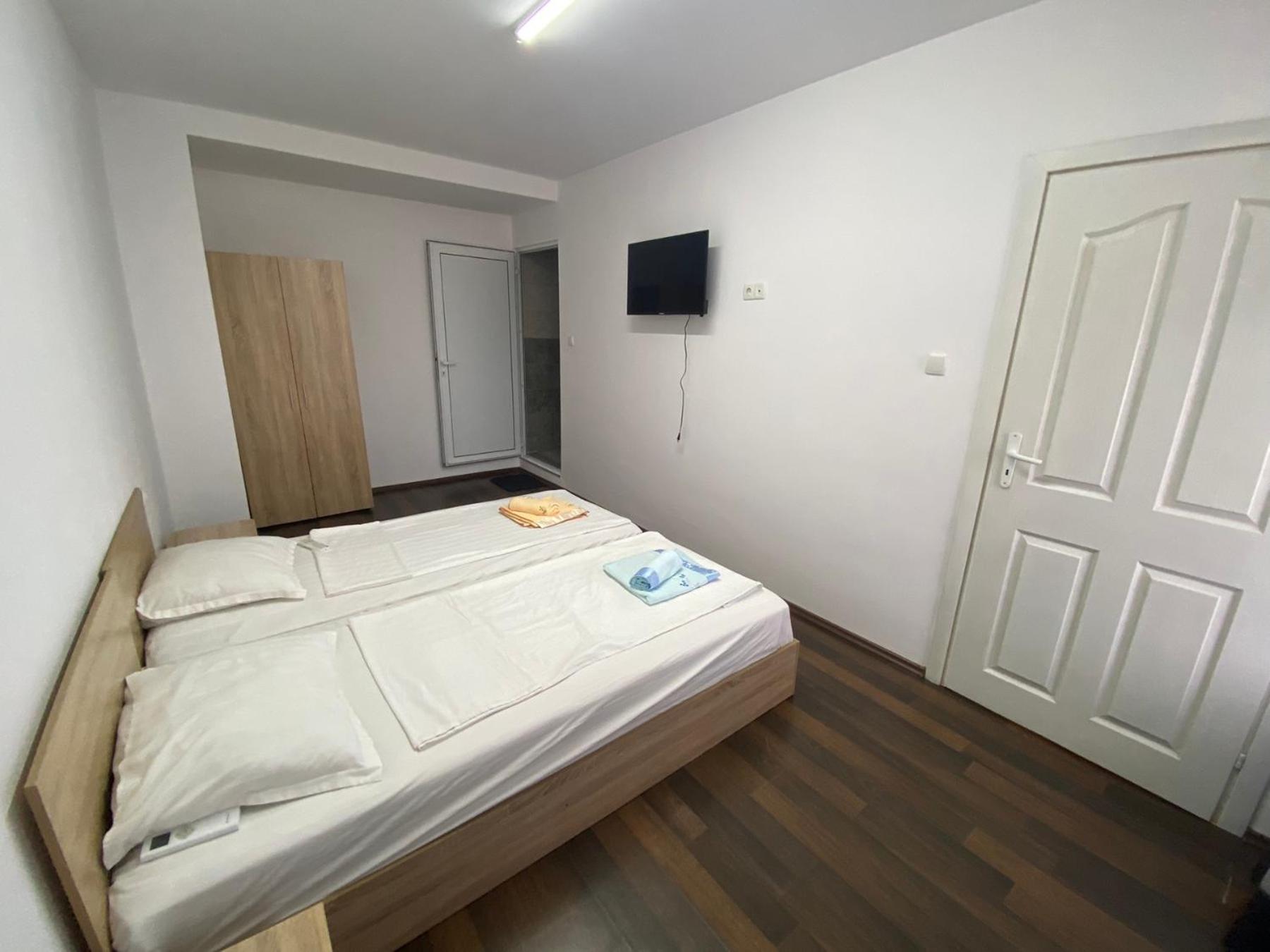 Budget Double Room photo 3