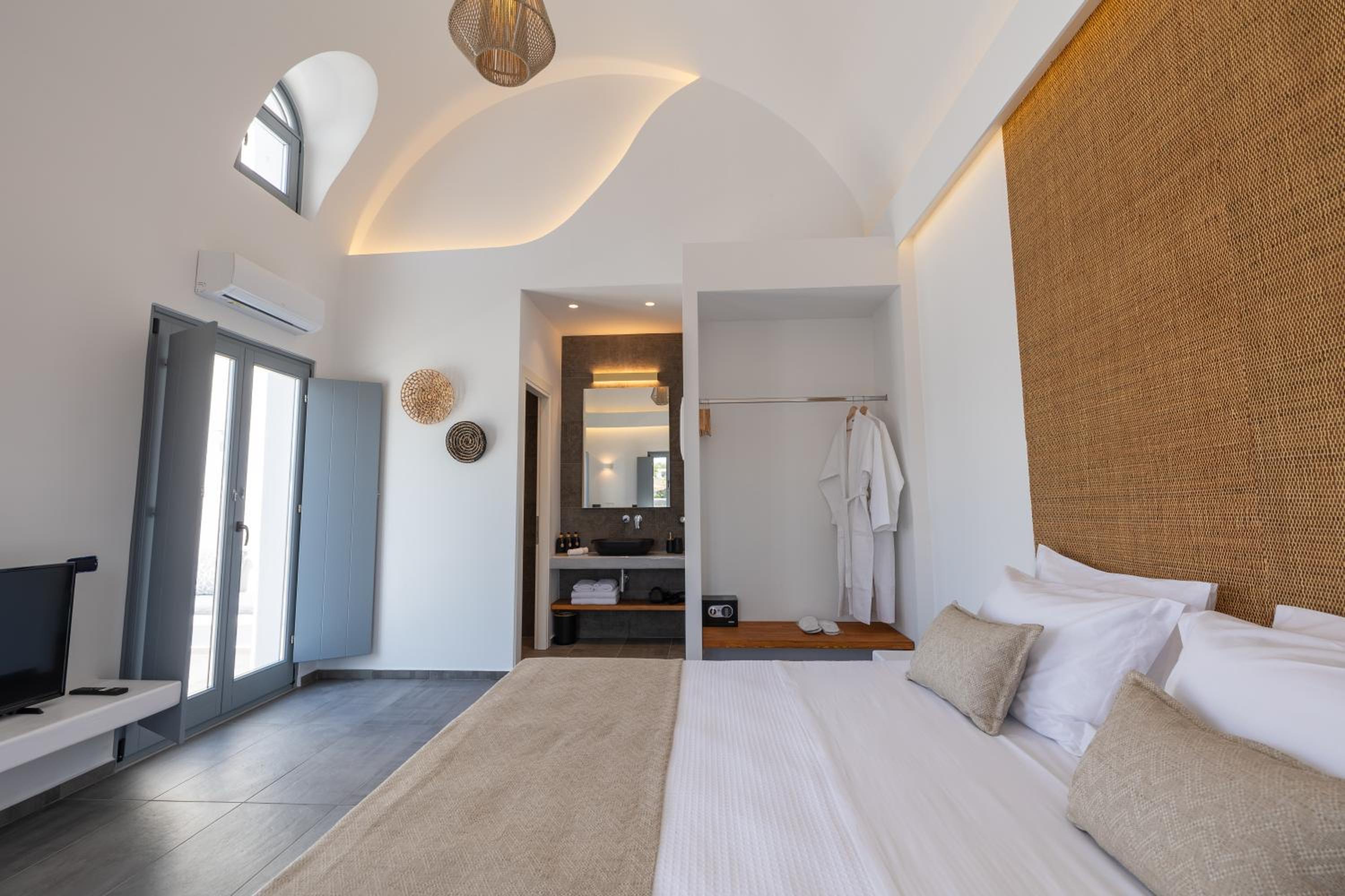 Suite with Pool View