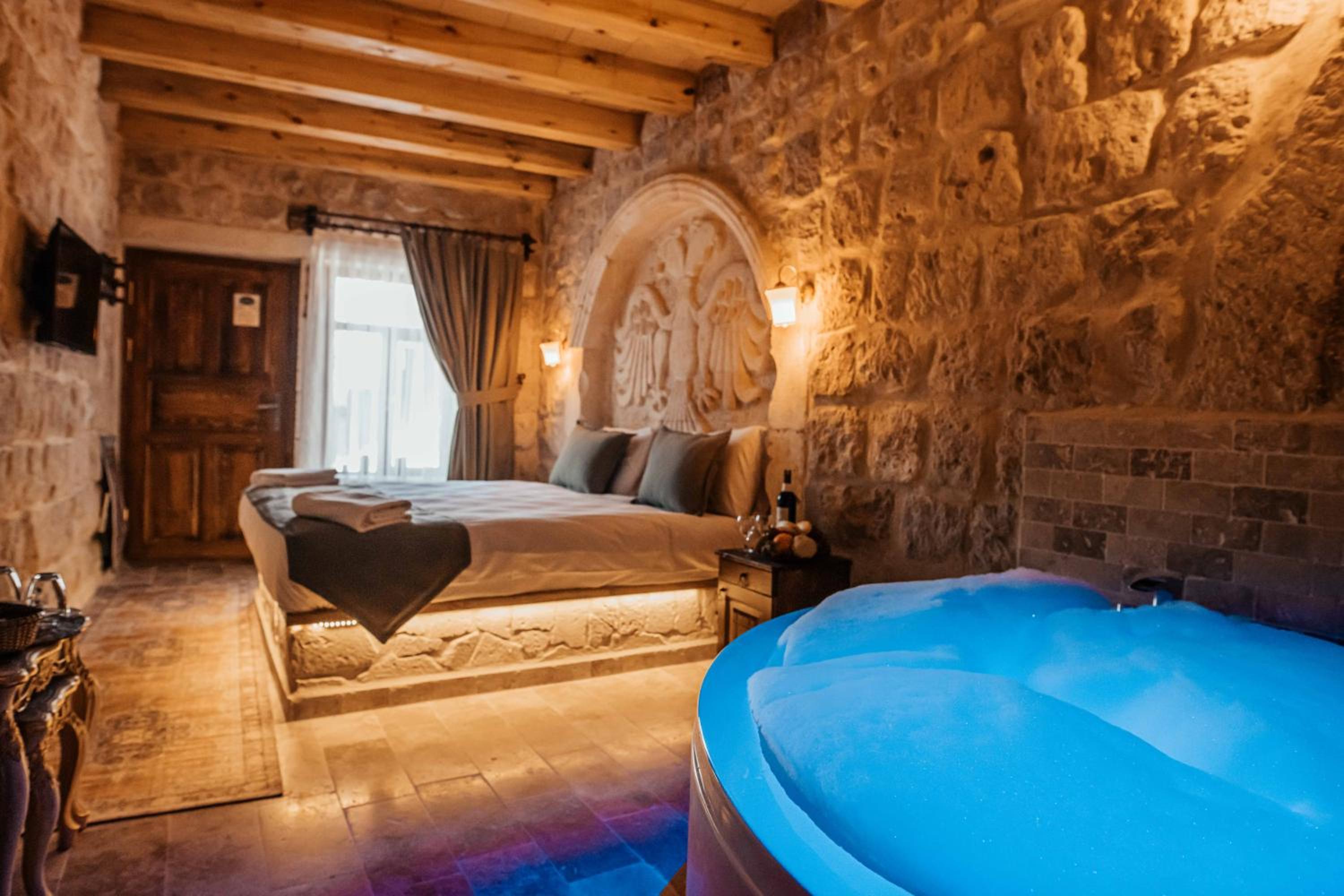Double Room with Spa Bath - Photo 1
