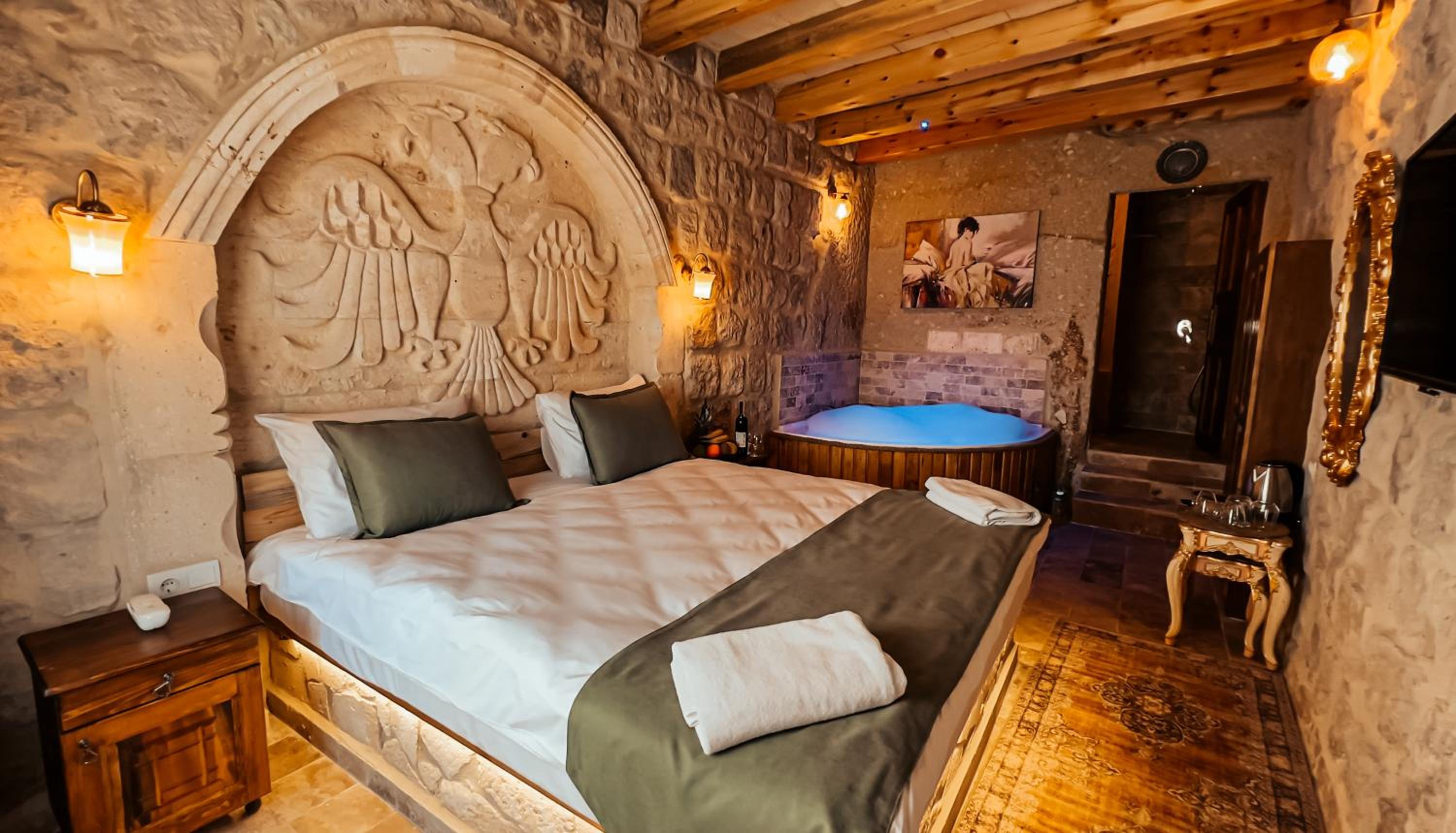Double Room with Spa Bath - Photo 10