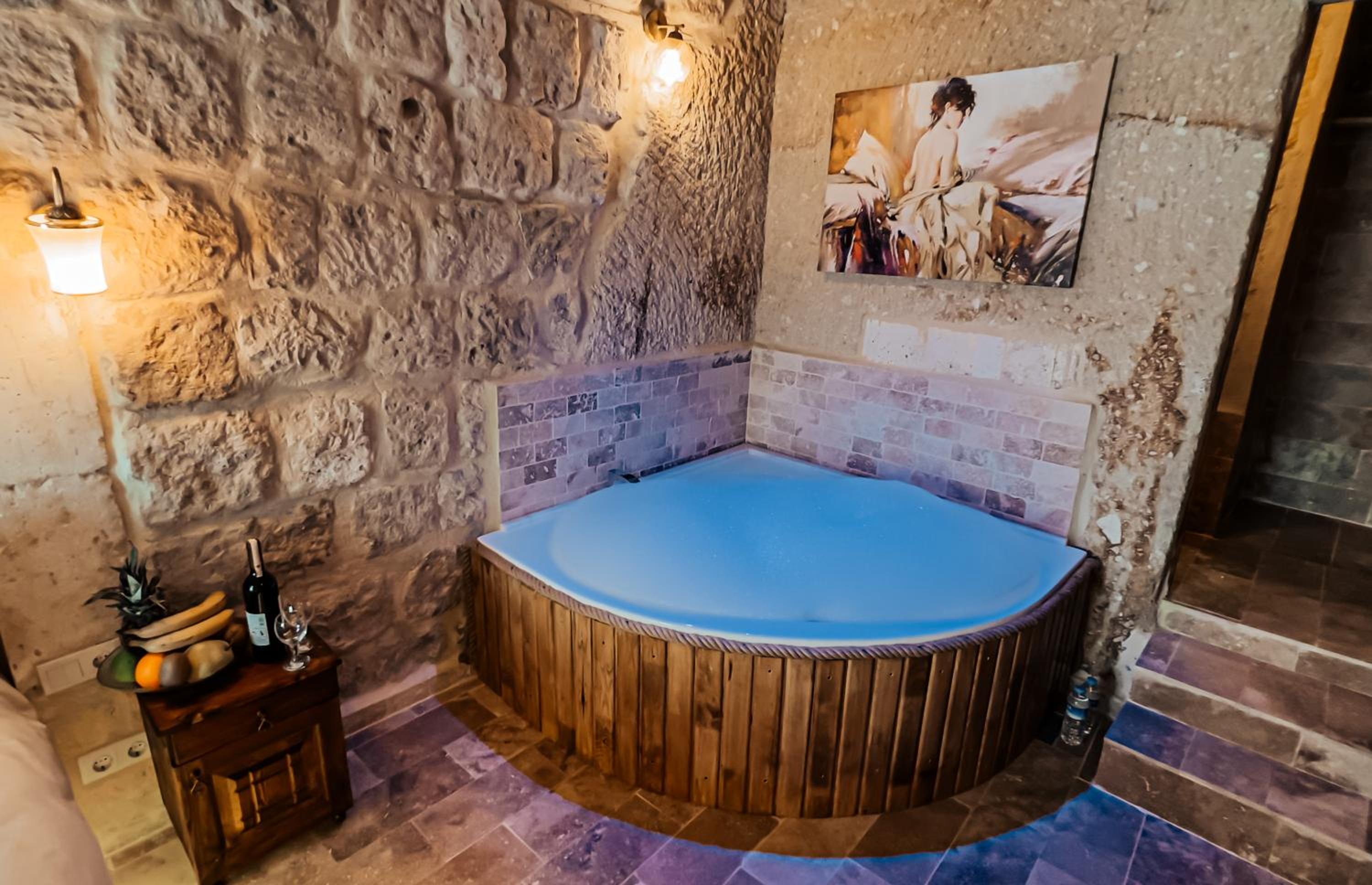 Double Room with Spa Bath - Photo 6