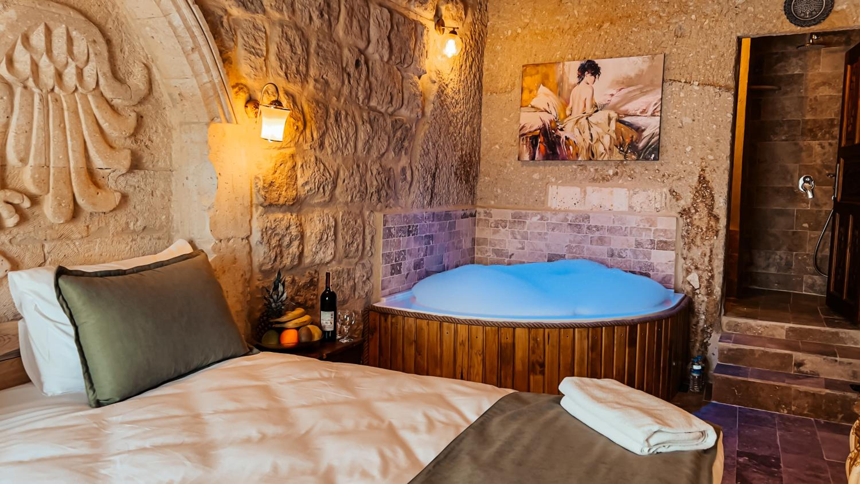 Double Room with Spa Bath - Photo 7