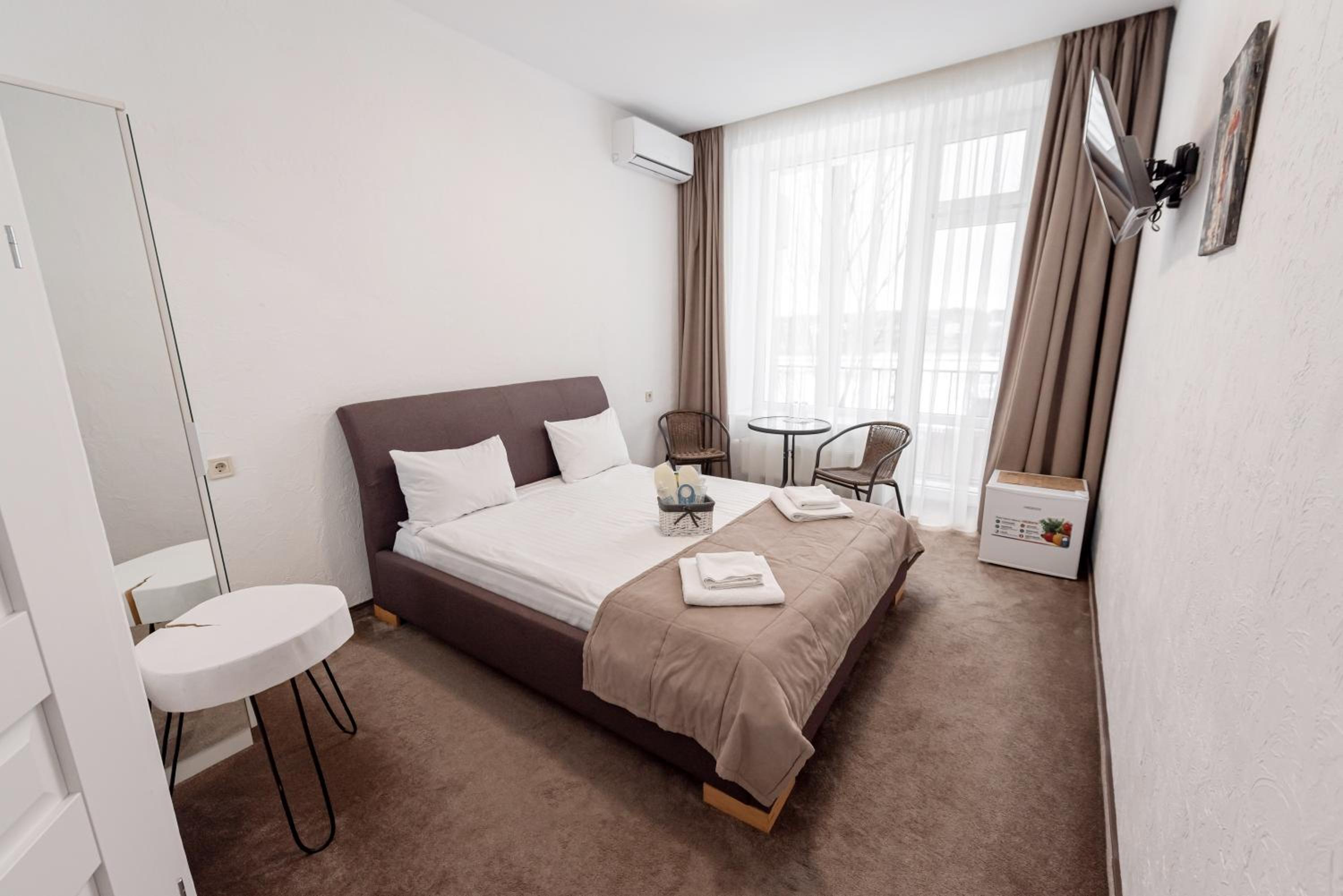 Queen Room photo 1