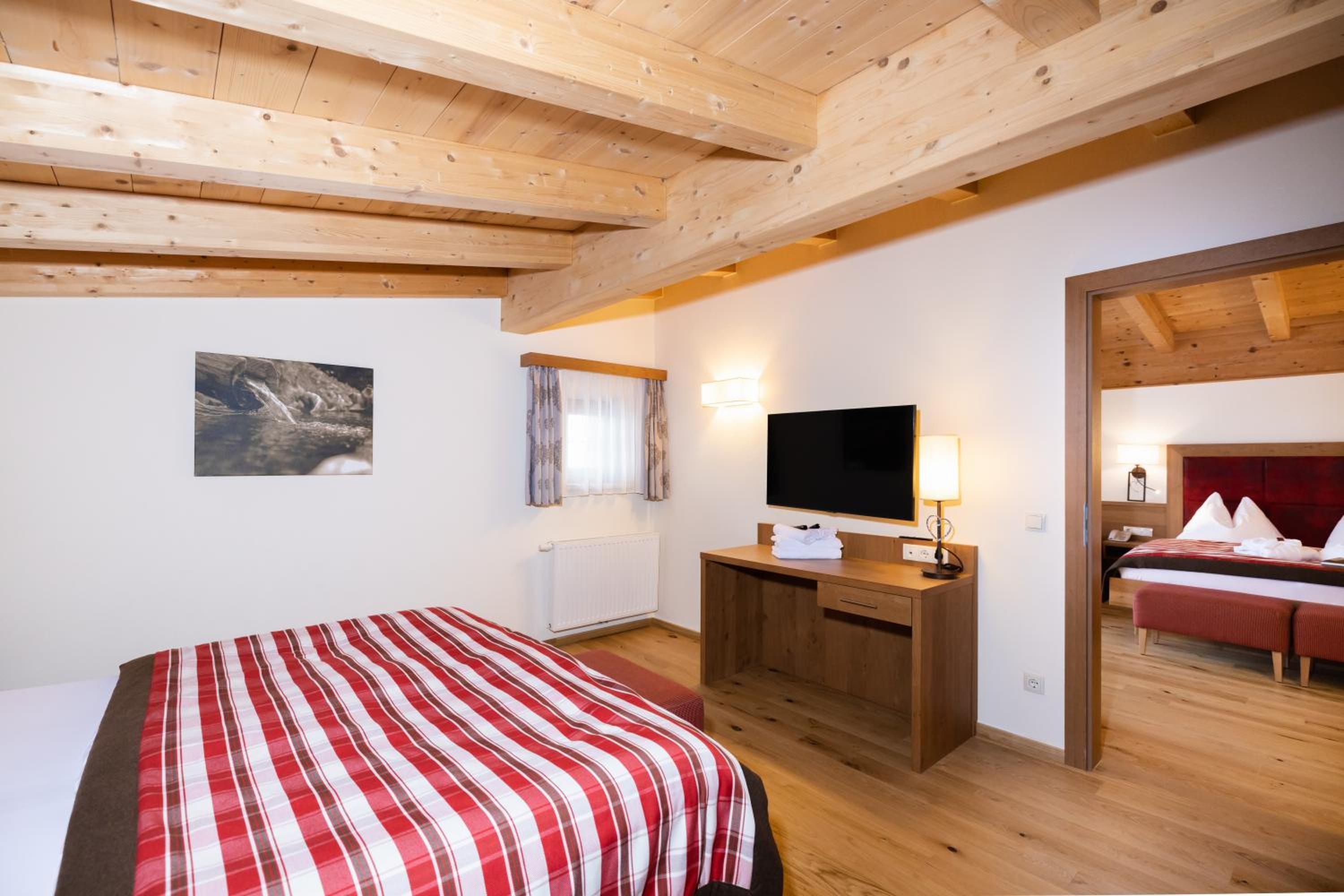 Superior Suite with Balcony "LÄSSIG_DAHUAM" photo 2