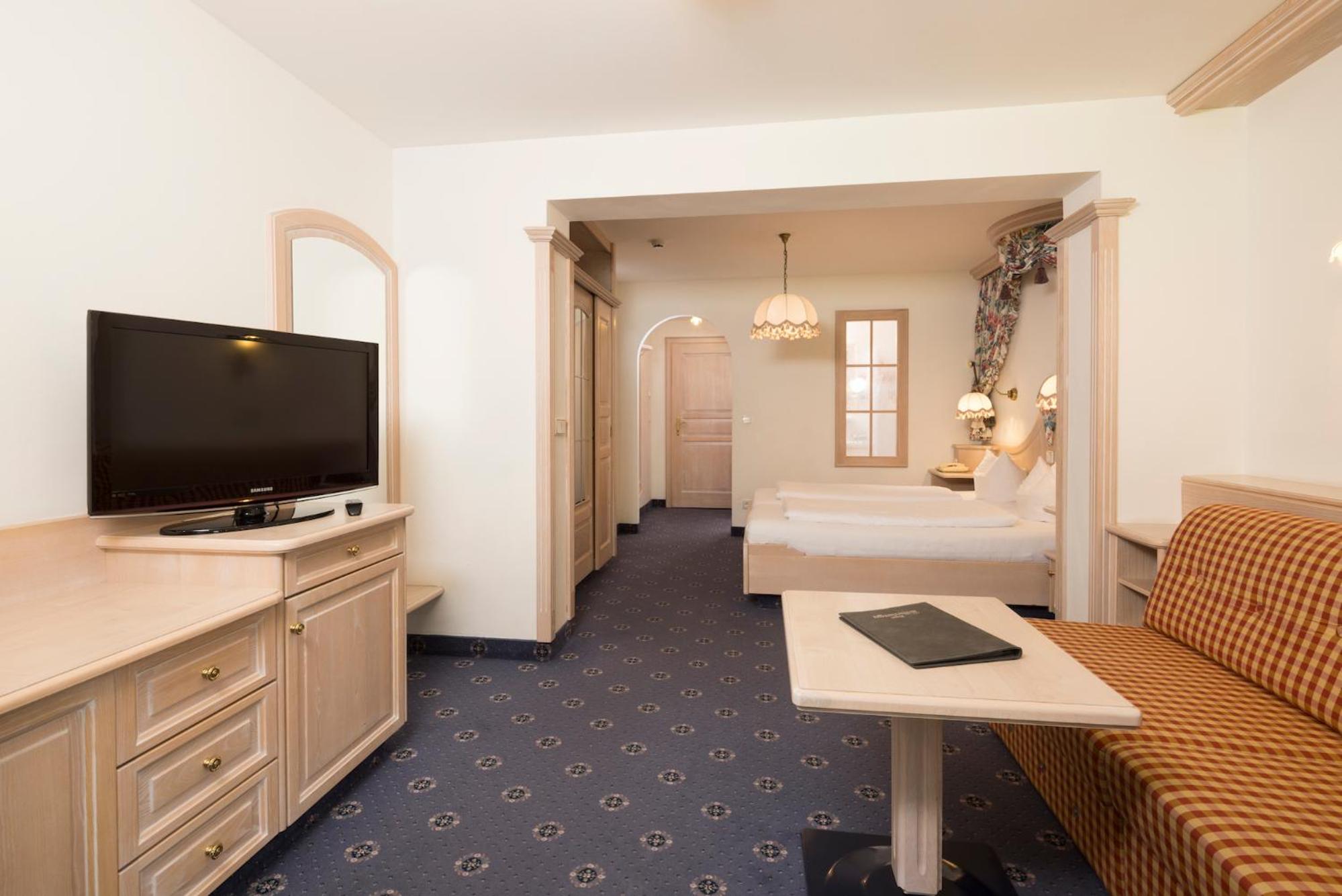 Double Room with Extra Bed - Photo 1