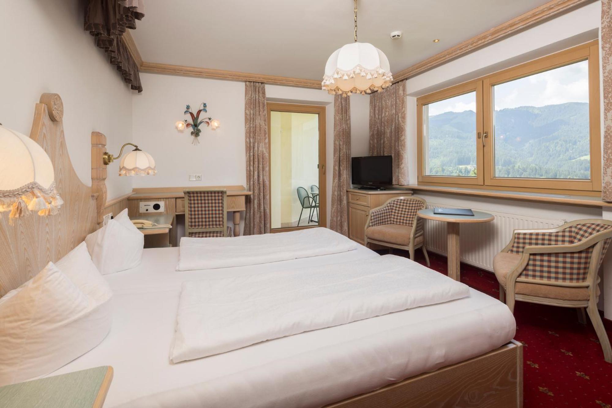 Double Room with Balcony - Photo 3