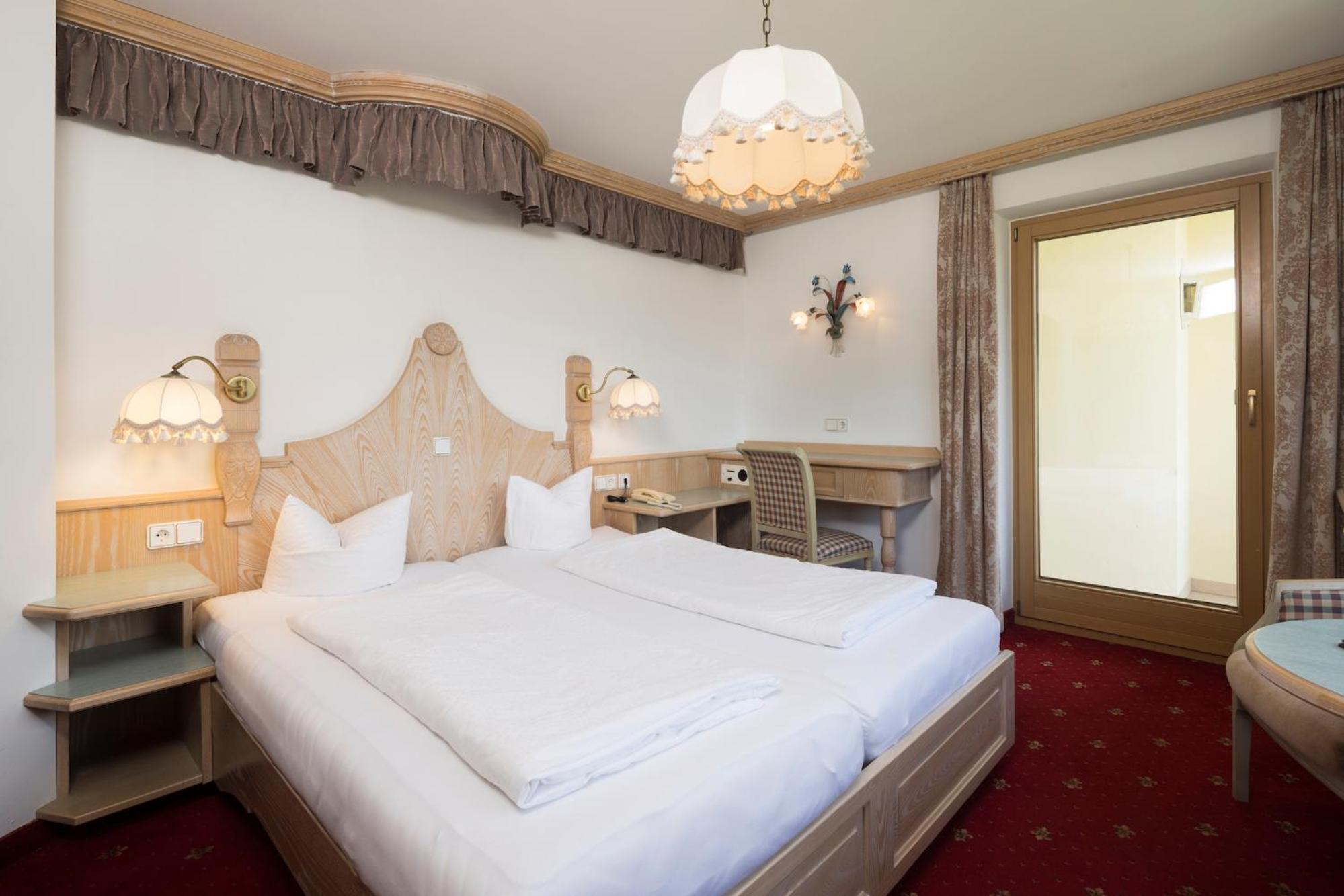 Double Room with Balcony - Photo 2