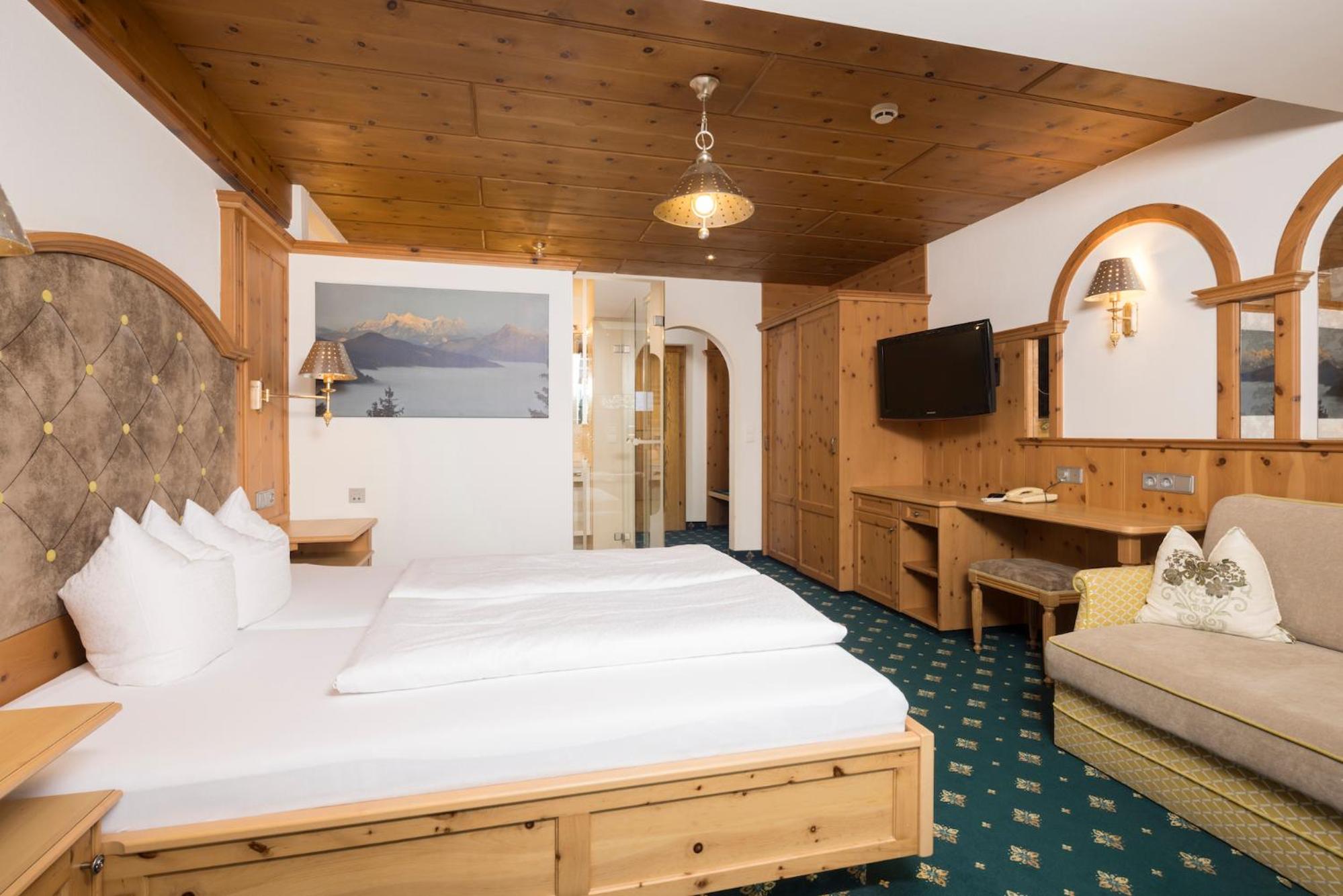 Double Room with Mountain View - Photo 1