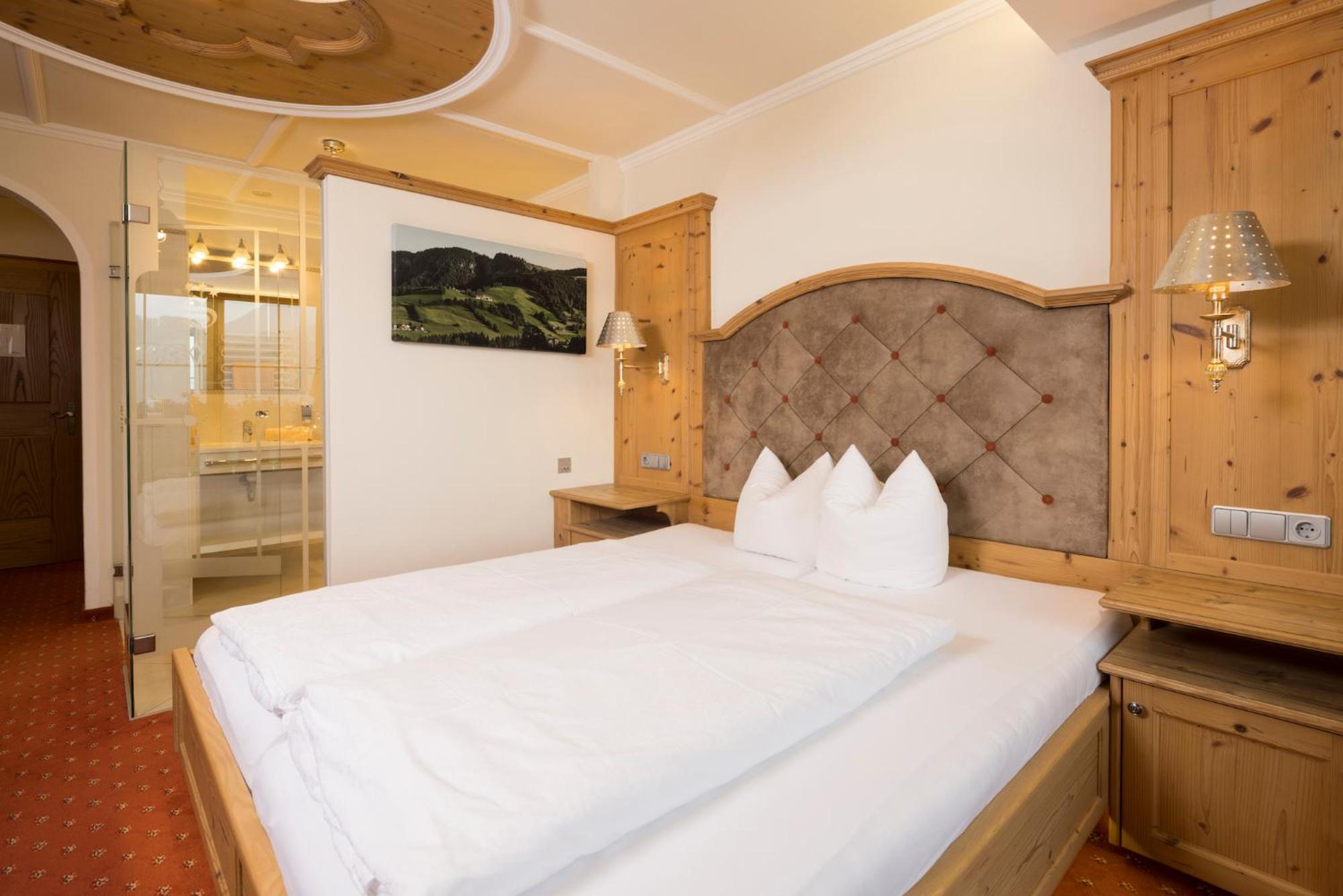 Double Room with Mountain View - Photo 3