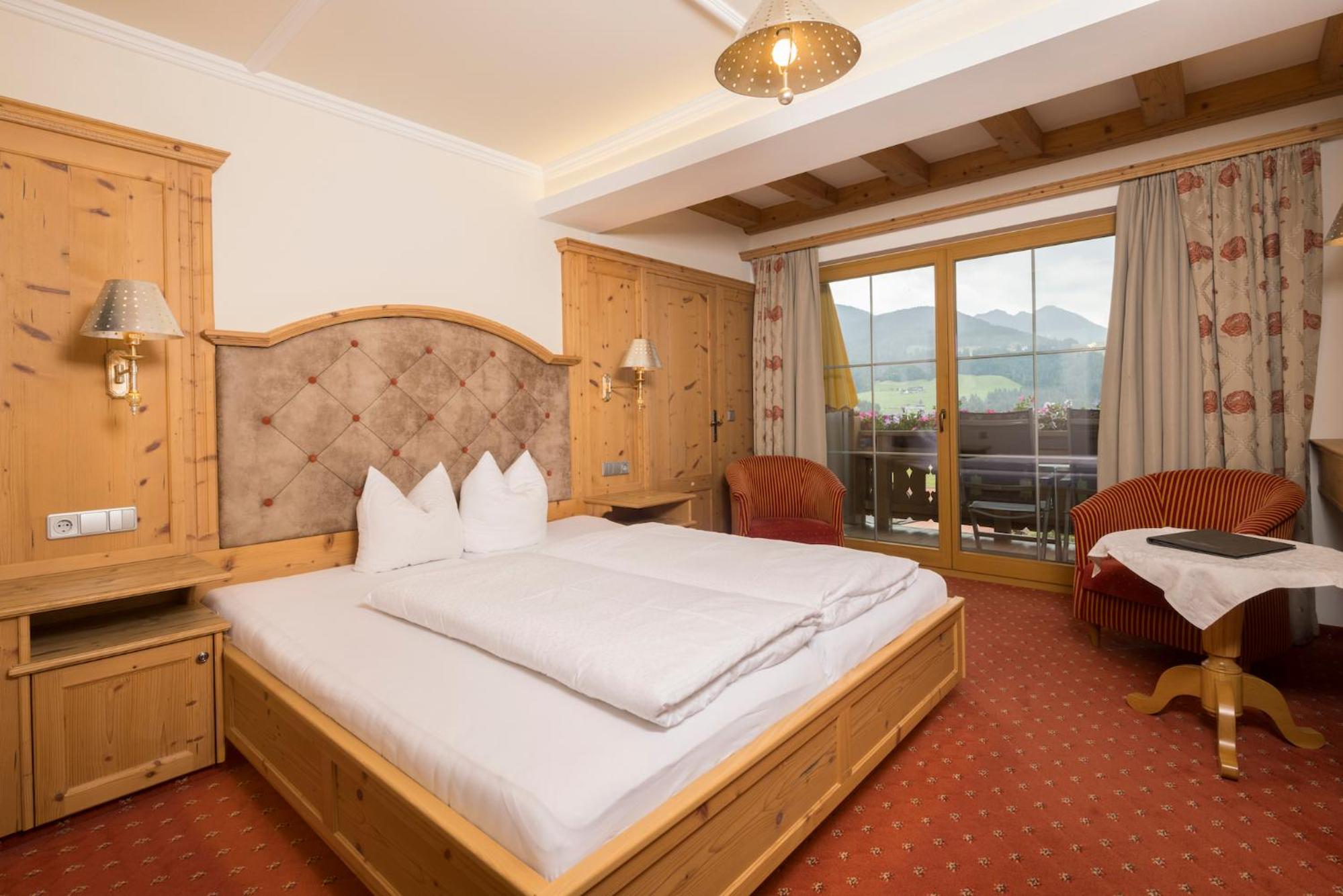 Double Room with Mountain View - Photo 2