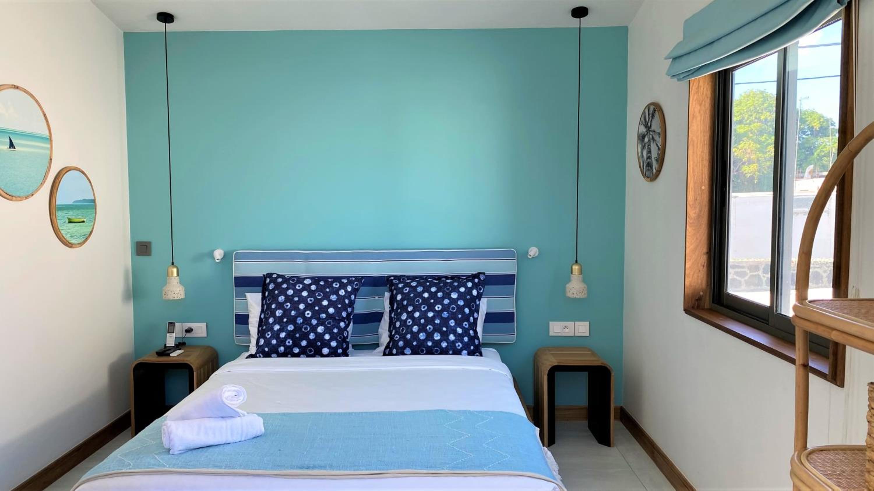 Deluxe Suite with Sea View - Photo 2